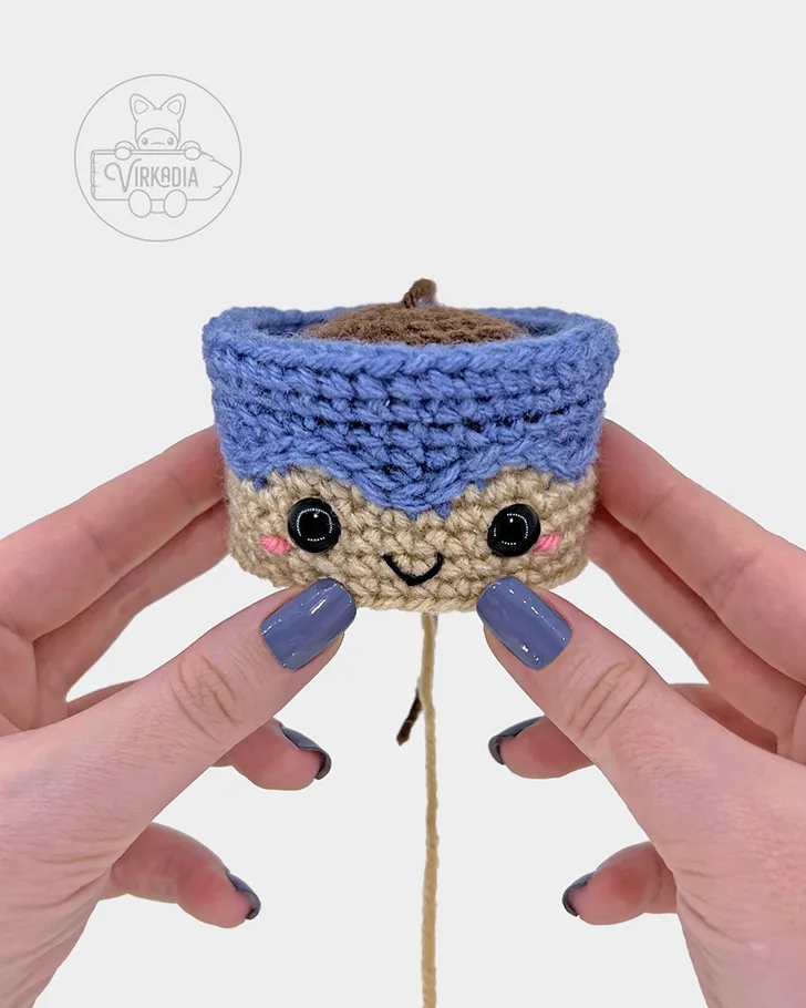 free crochet drip glaze pot amigurumi pattern tutorial of how the face should look