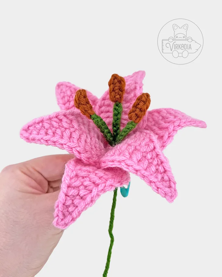 free crochet lily pattern tutorial of how the petals should look after sewing
