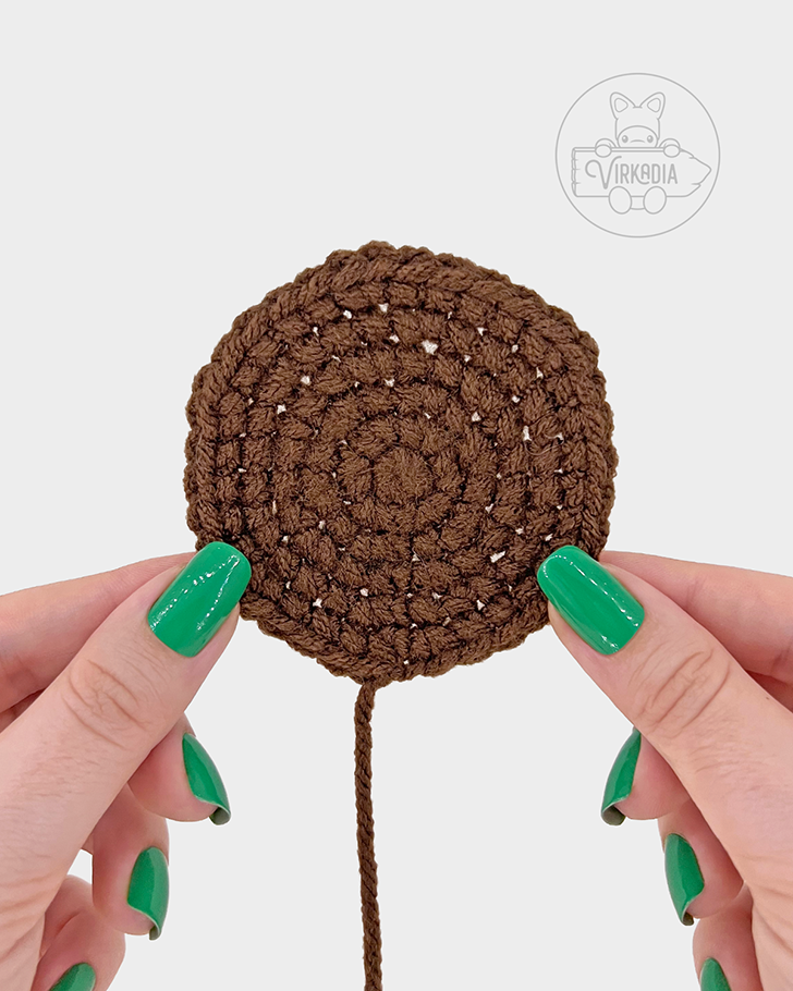 plant amigurumi pattern tutorial of how the finished dirt should look