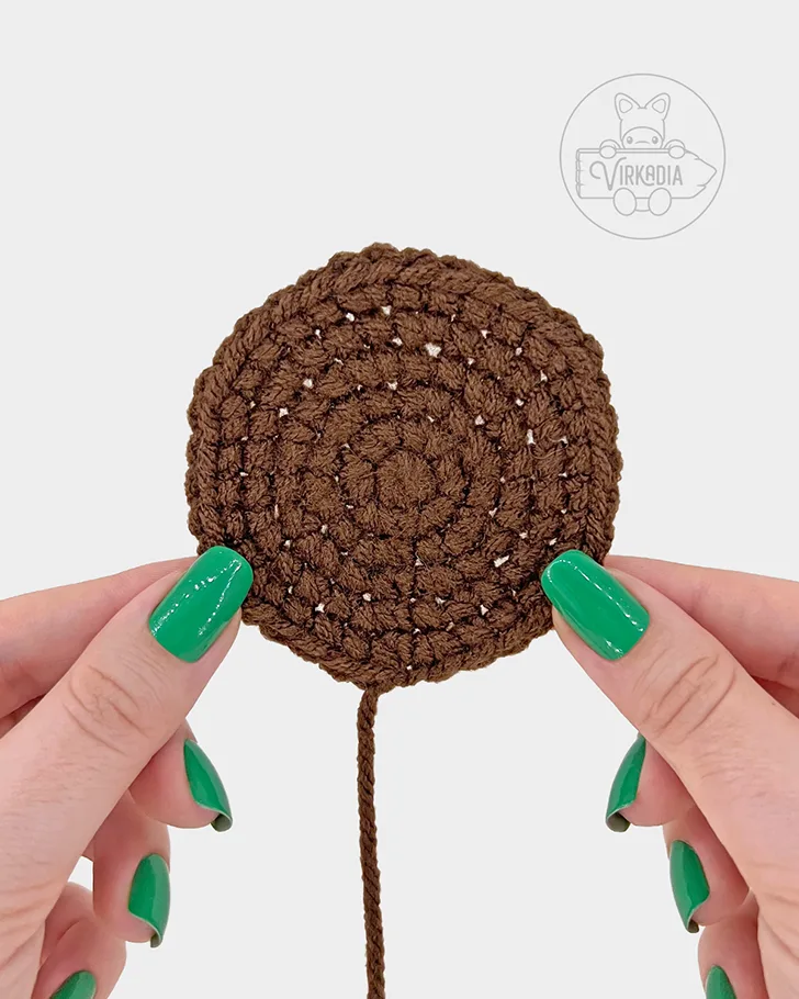 plant amigurumi pattern tutorial of how the finished dirt should look