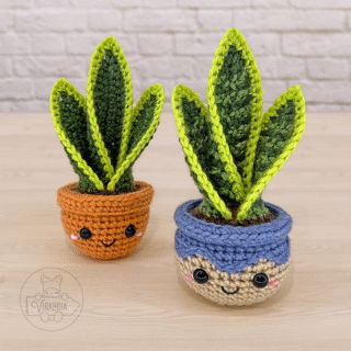 free crochet snake plant amigurumi plushies for summer decorations, DIY gifts, spring crafts, and plant decor