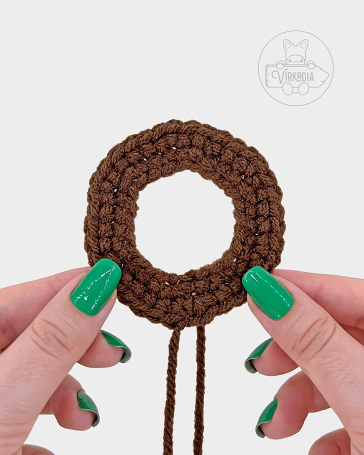 plant amigurumi pattern tutorial of how the finished dirt should look