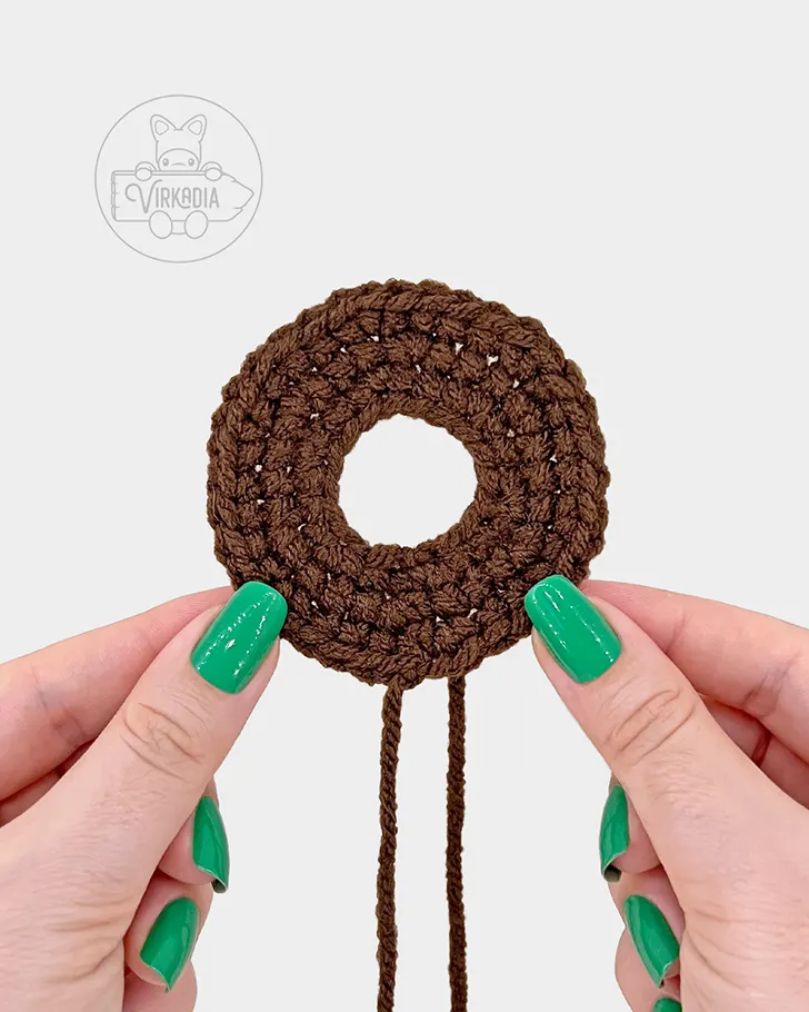 plant amigurumi pattern tutorial of how the finished dirt should look