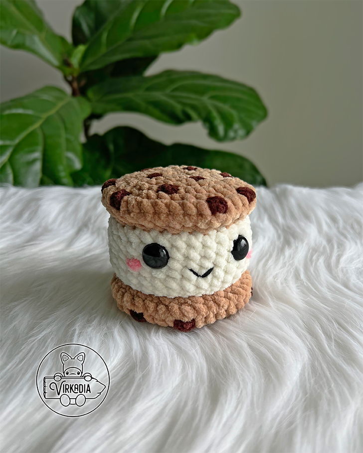 crochet cookie ice cream sandwich amigurumi plushie in chunky yarn for party decorations, DIY holiday decor, summer crafts, and handmade gifts