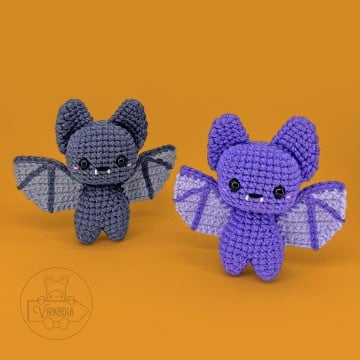 free crochet bat amigurumi plushies for Halloween decorations, spooky animal decor, and fall crafts, and DIY gifts