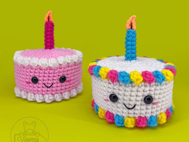 シェリー クロッシェ ピーチピンク ケーキプレート 丸型 Crochet Crochet Birthday Cake | Free Pattern - Virkadia