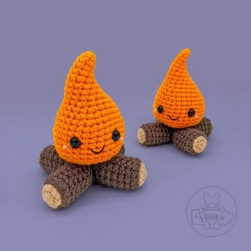 free crochet campfire amigurumi plushies for summer crafts, camping decorations, DIY home decor, and homemade gifts