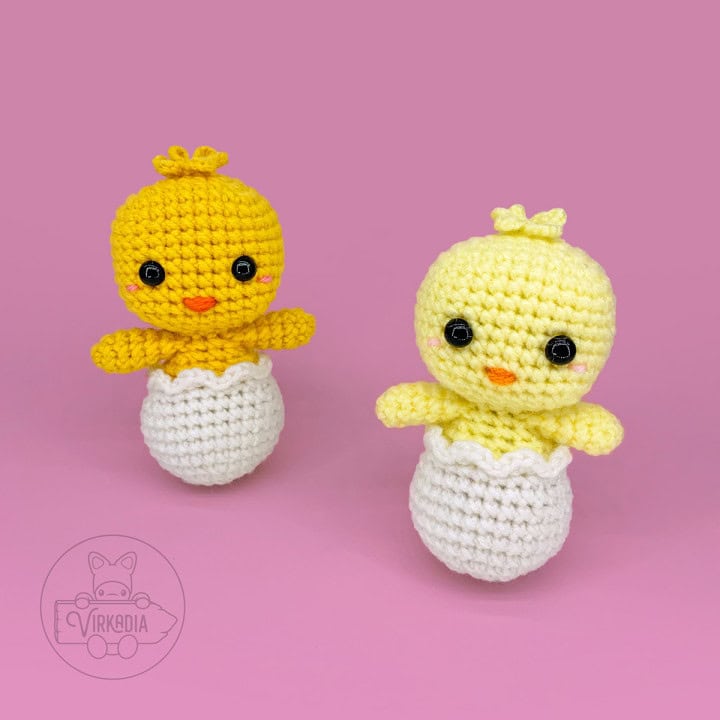 free crochet chick amigurumi plushies for DIY Easter decorations, spring crafts, animal decor, and homemade holiday gifts
