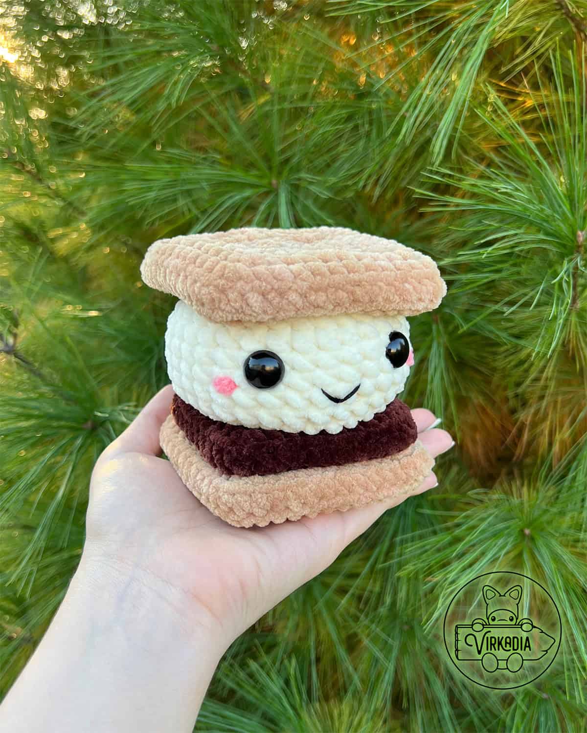 free crochet s'more amigurumi softie in chunky yarn for summer crafts, DIY fall decor, and handmade gifts