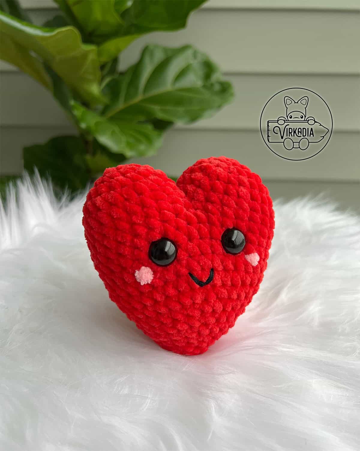 crochet heart amigurumi plushie in chunky yarn for Valentine's Day decorations, romantic crafts, holiday decor, and DIY anniversary gifts