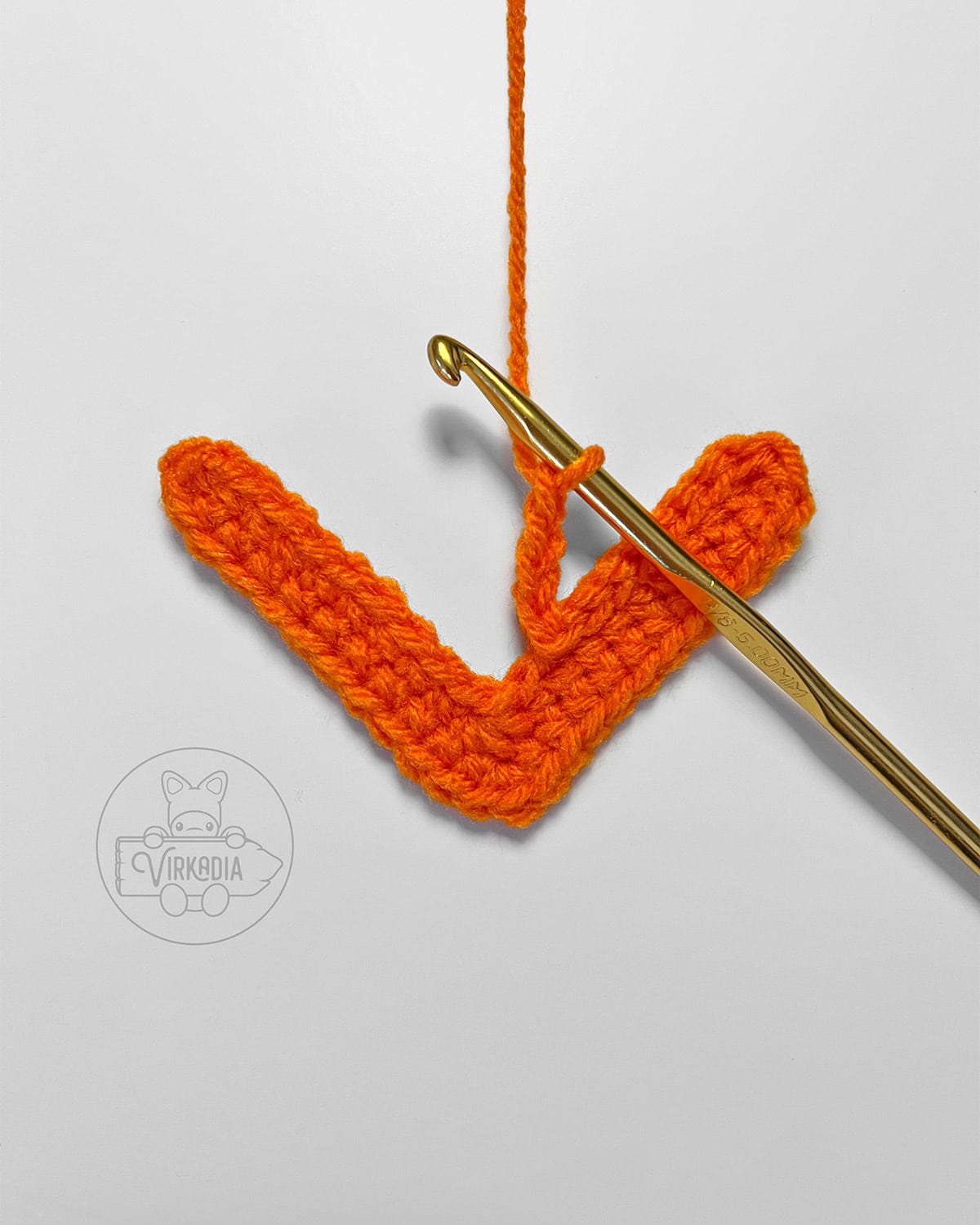 free pattern tutorial of how to work the beginning of round 2