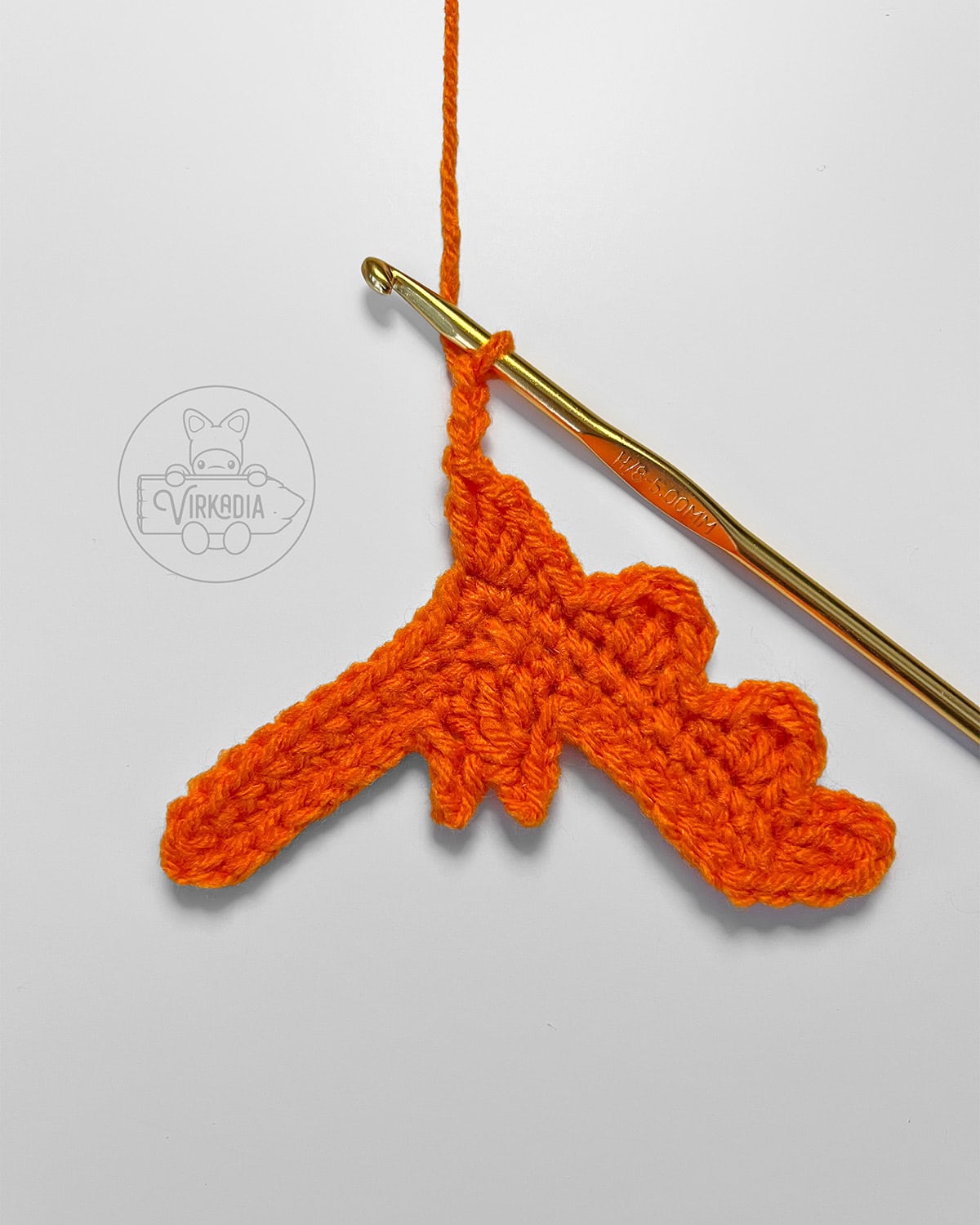 free pattern tutorial of how to work the bottom of the motif