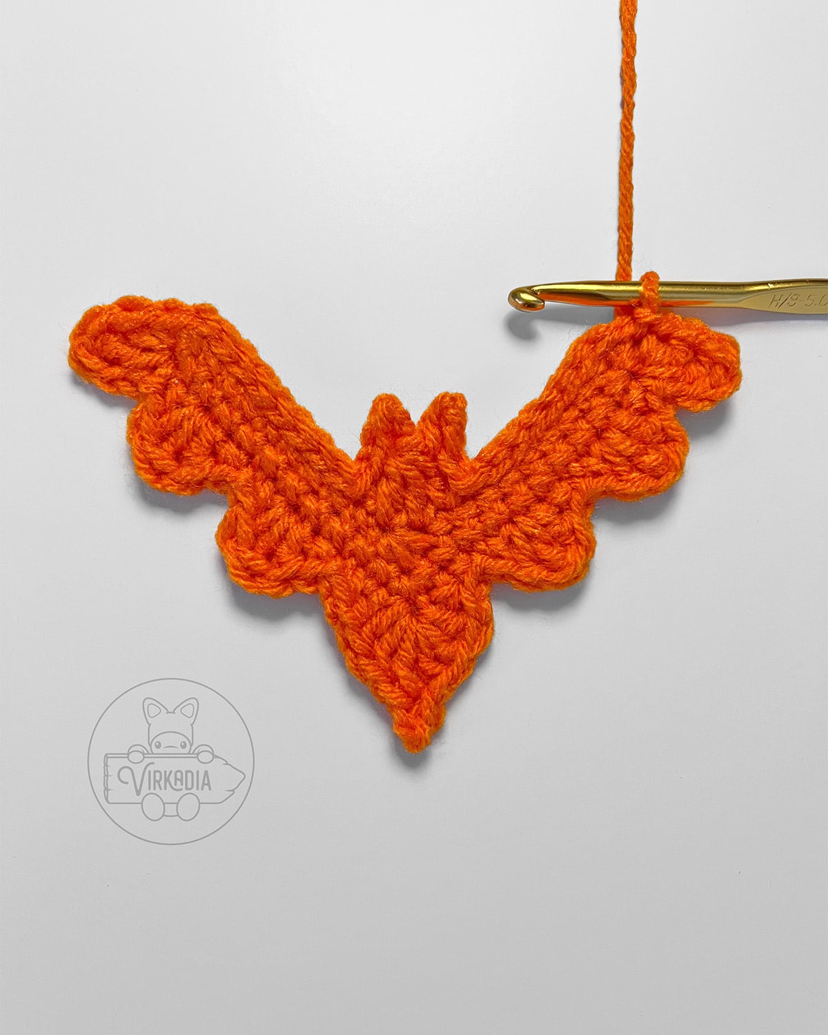 free crochet bat Halloween garland pattern tutorial of how round 2 should look