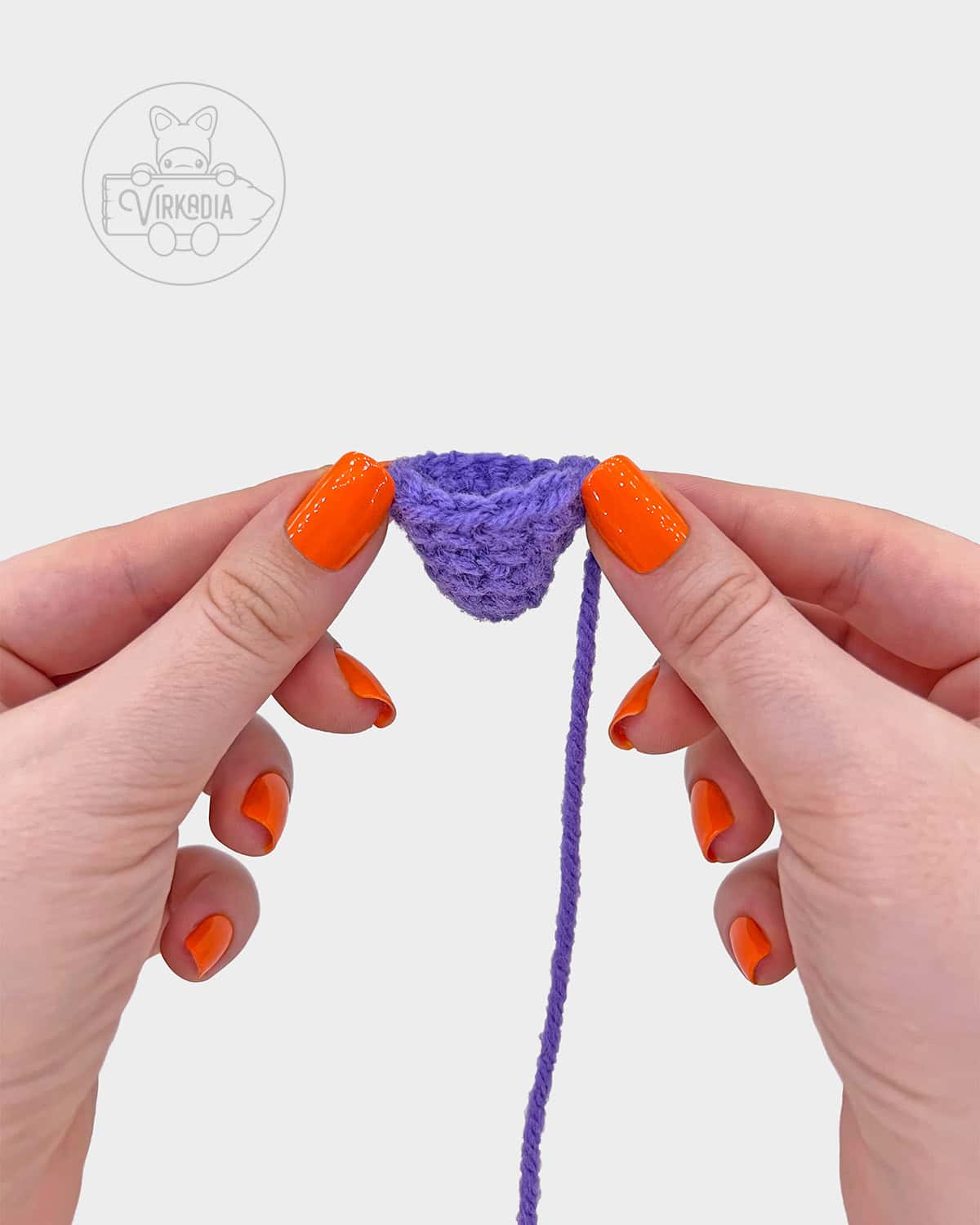 free amigurumi pattern tutorial of how the leg should look