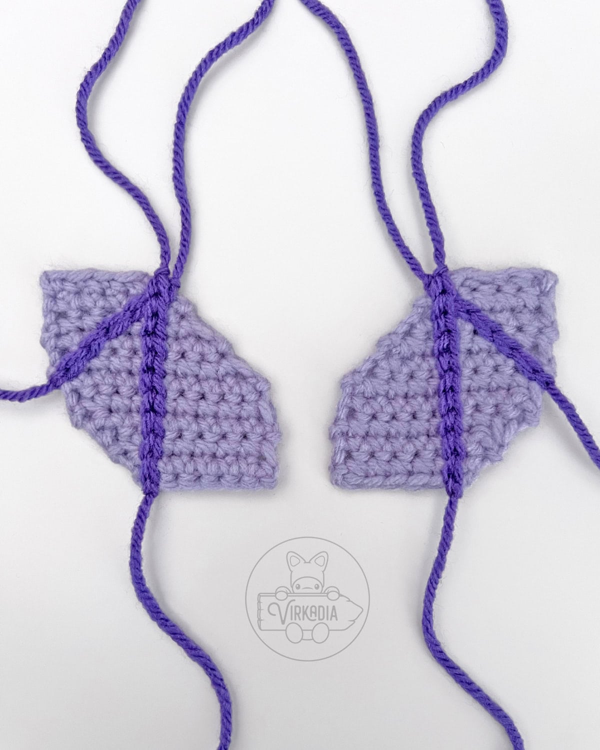 free amigurumi pattern tutorial of how to add lines to the wings