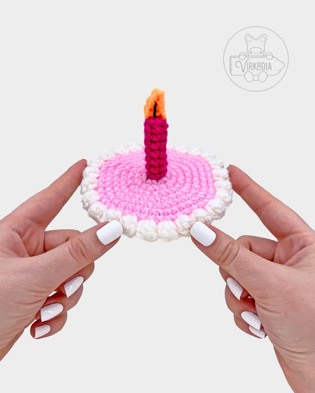 free crochet birthday cake amigurumi pattern tutorial of how the top should look