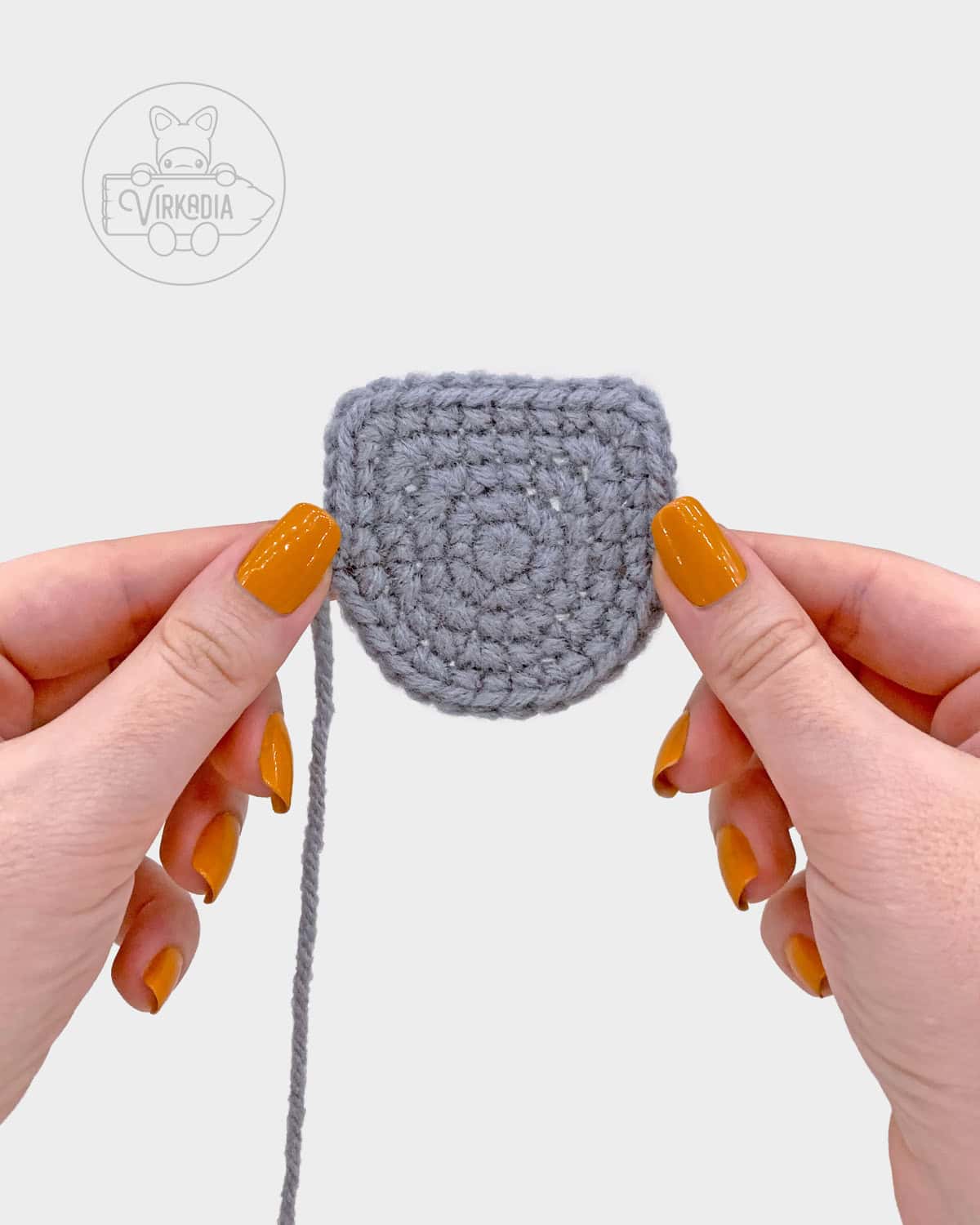 free amigurumi pattern tutorial of how the top of the head should look
