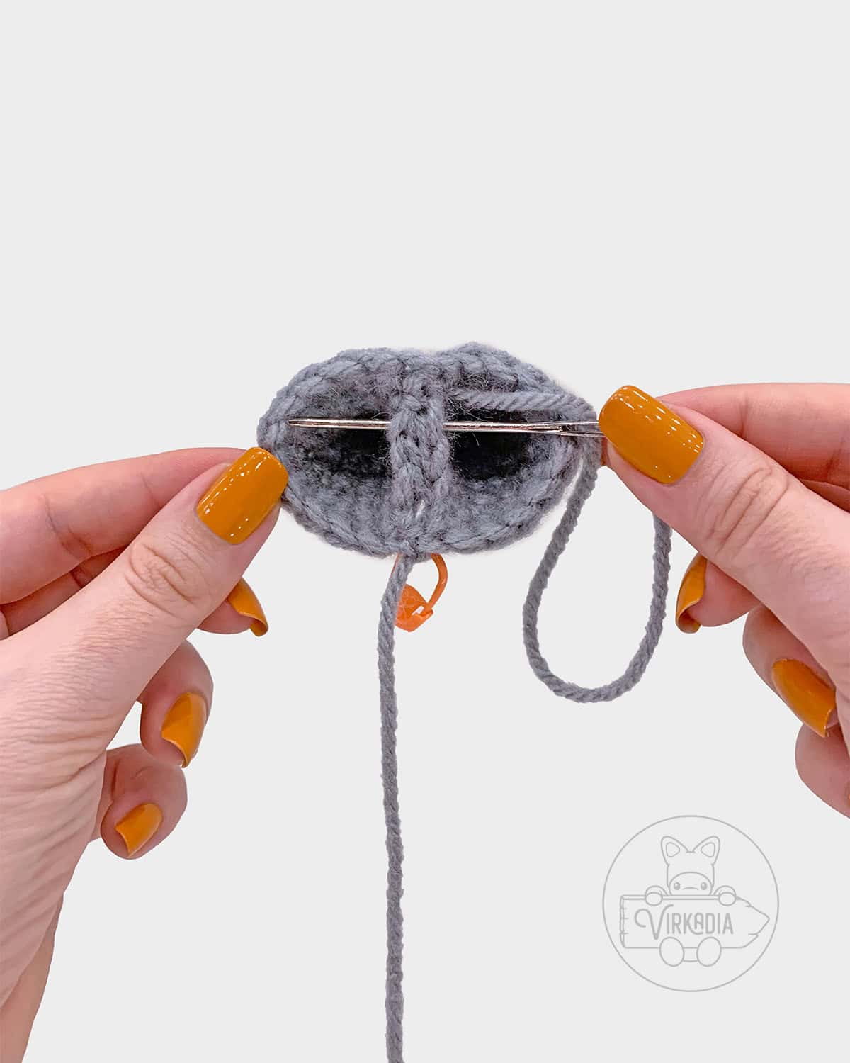 free amigurumi pattern tutorial of how to sew the legs together