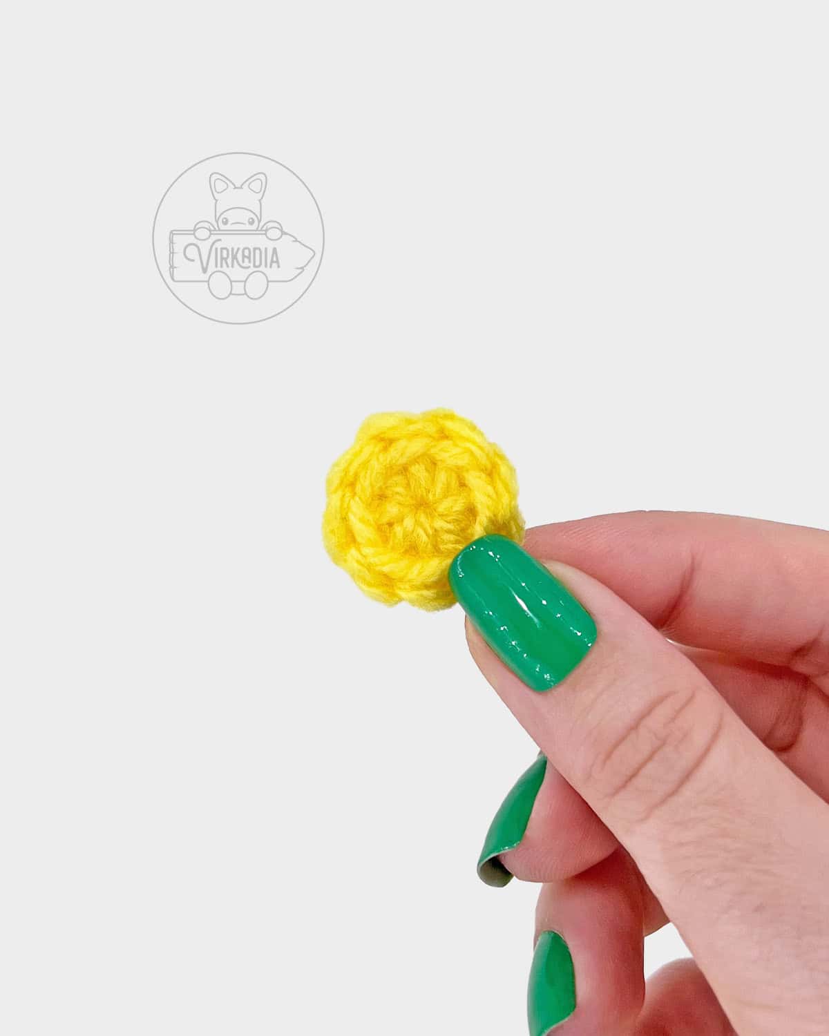 plant amigurumi pattern tutorial of how the center of the flower should look