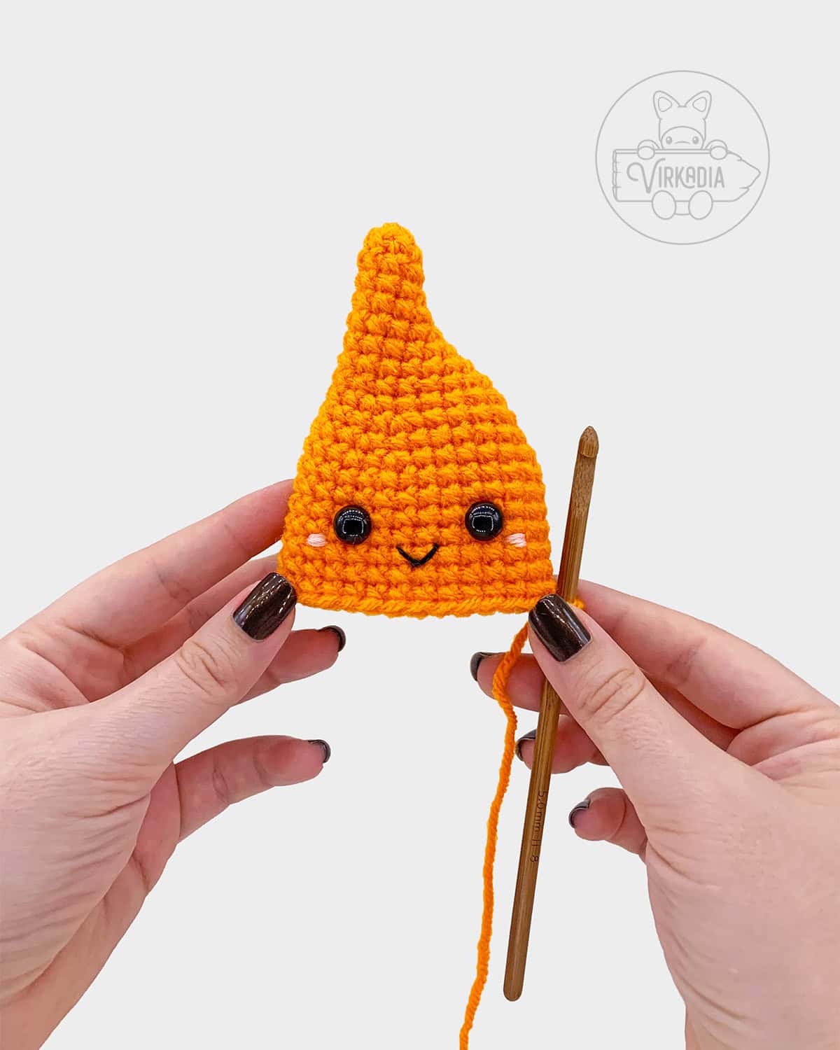 free crochet campfire amigurumi tutorial of where to embroider the face on the flame