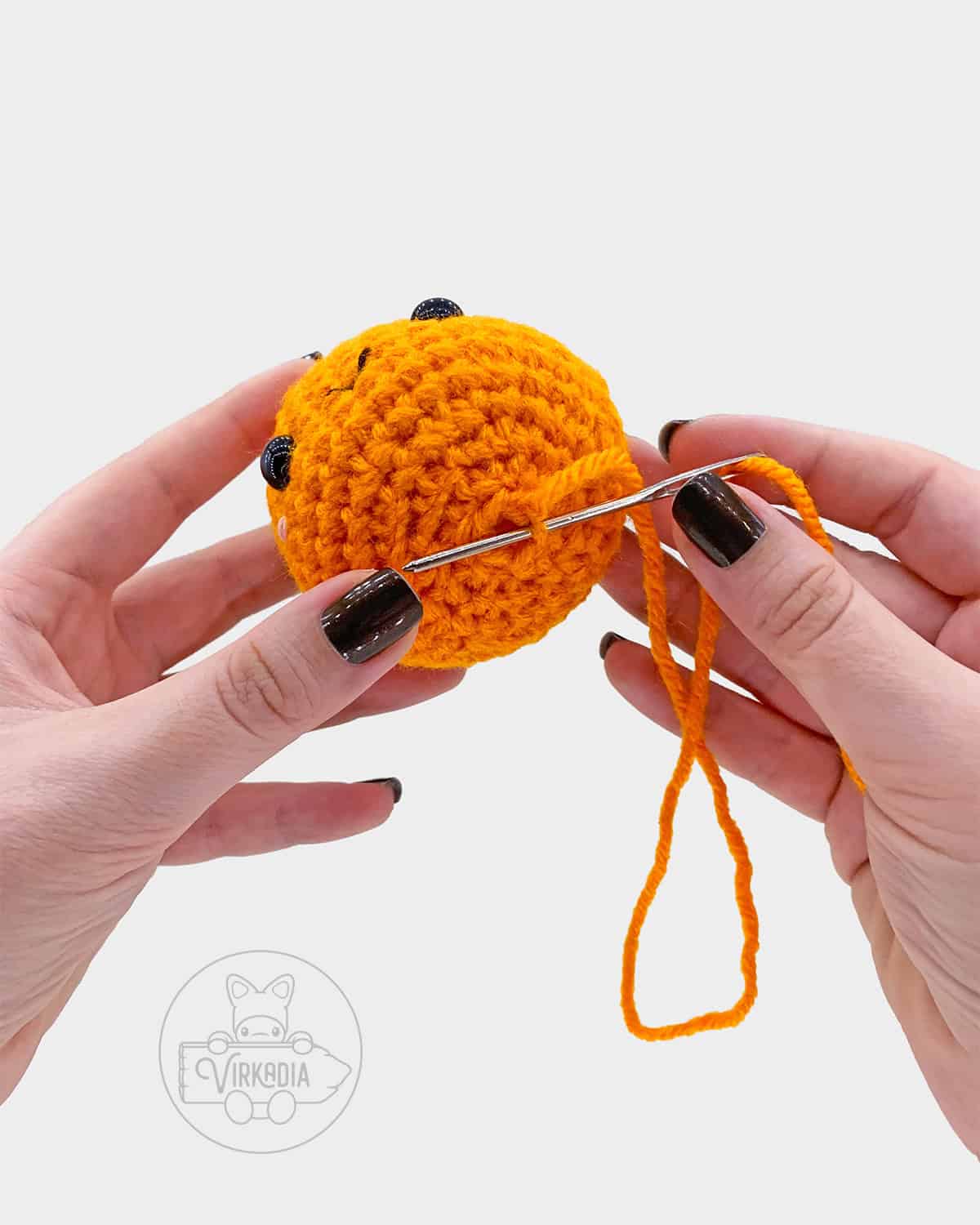 free amigurumi tutorial demonstration of how to sew the bottom of the flame closed