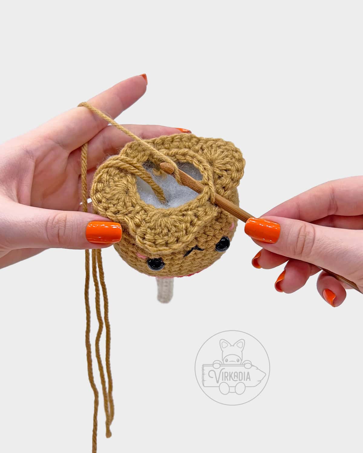free crochet candy apple amigurumi tutorial of how to start closing the bottom hole
