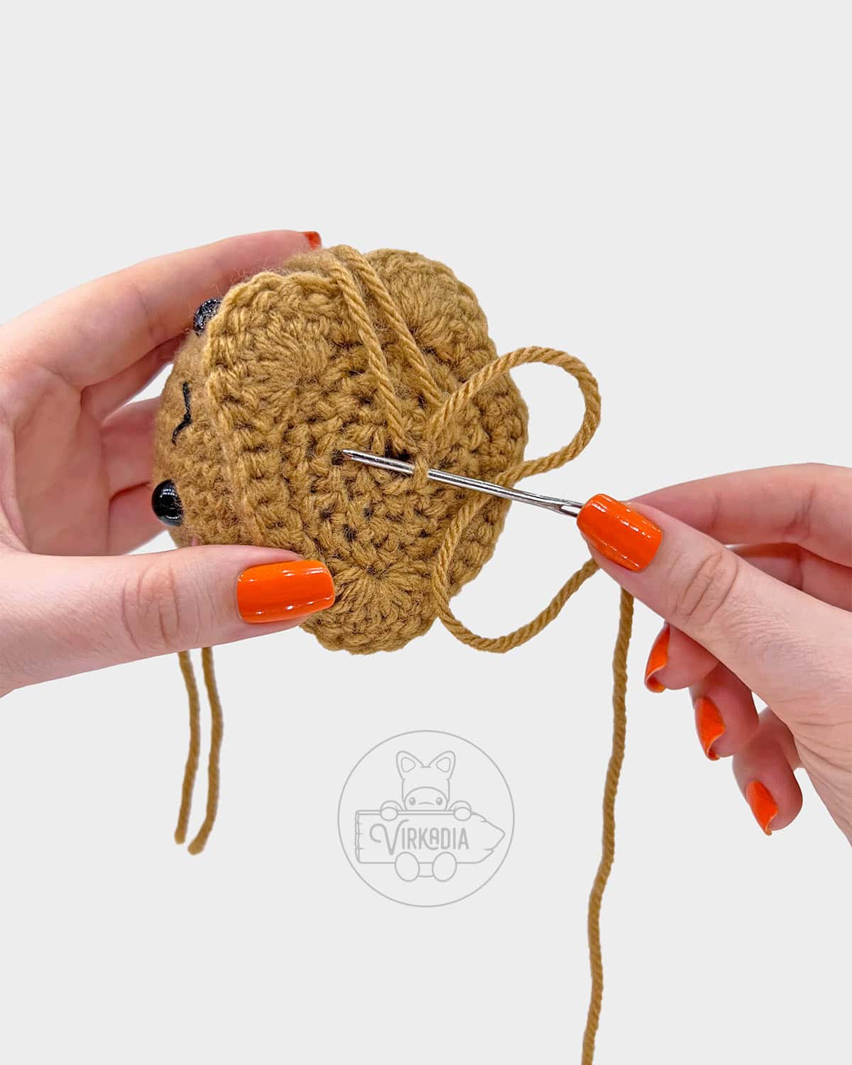 free amigurumi tutorial of how to sew the caramel closed