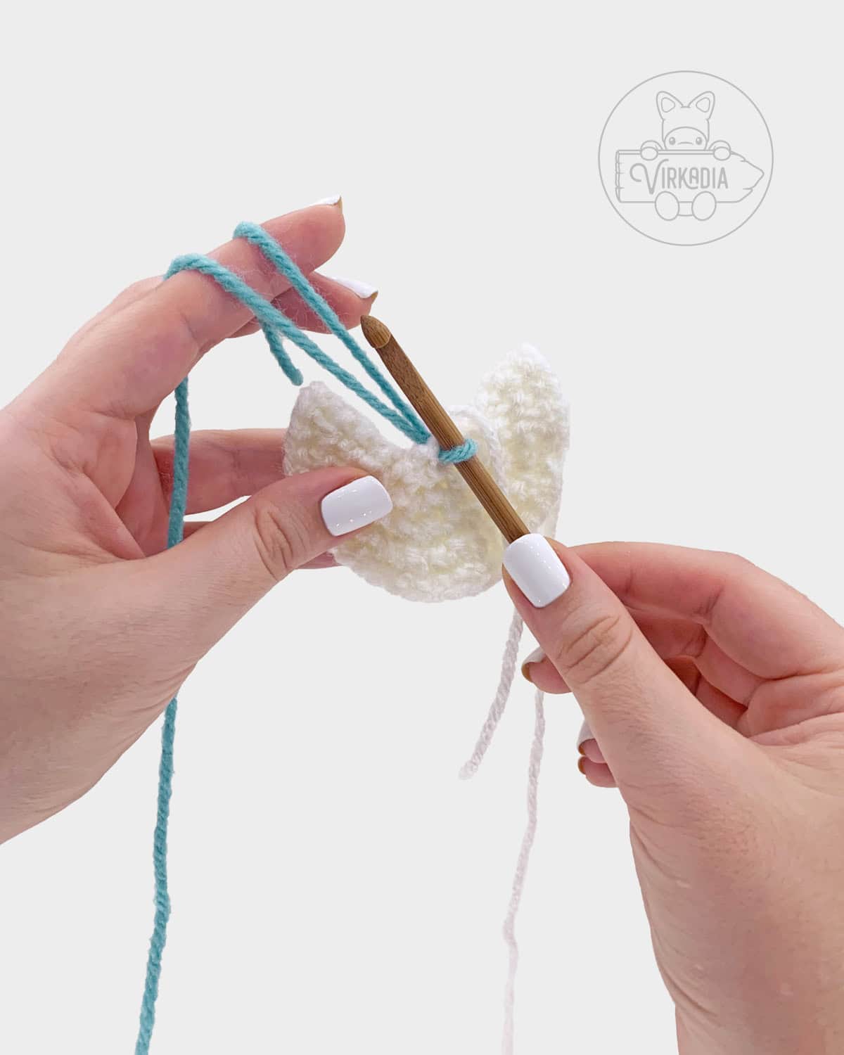 free amigurumi tutorial of how to change yarn colors after the wrapper