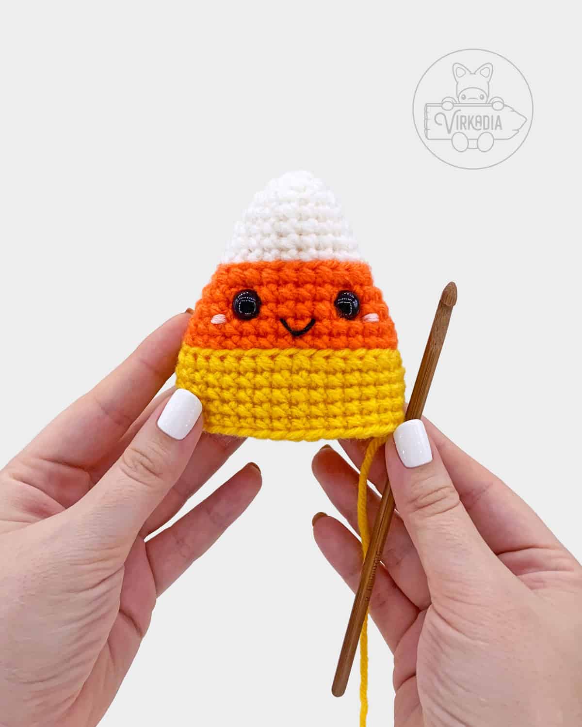 free amigurumi tutorial of where to embroider the crochet candy corn face
