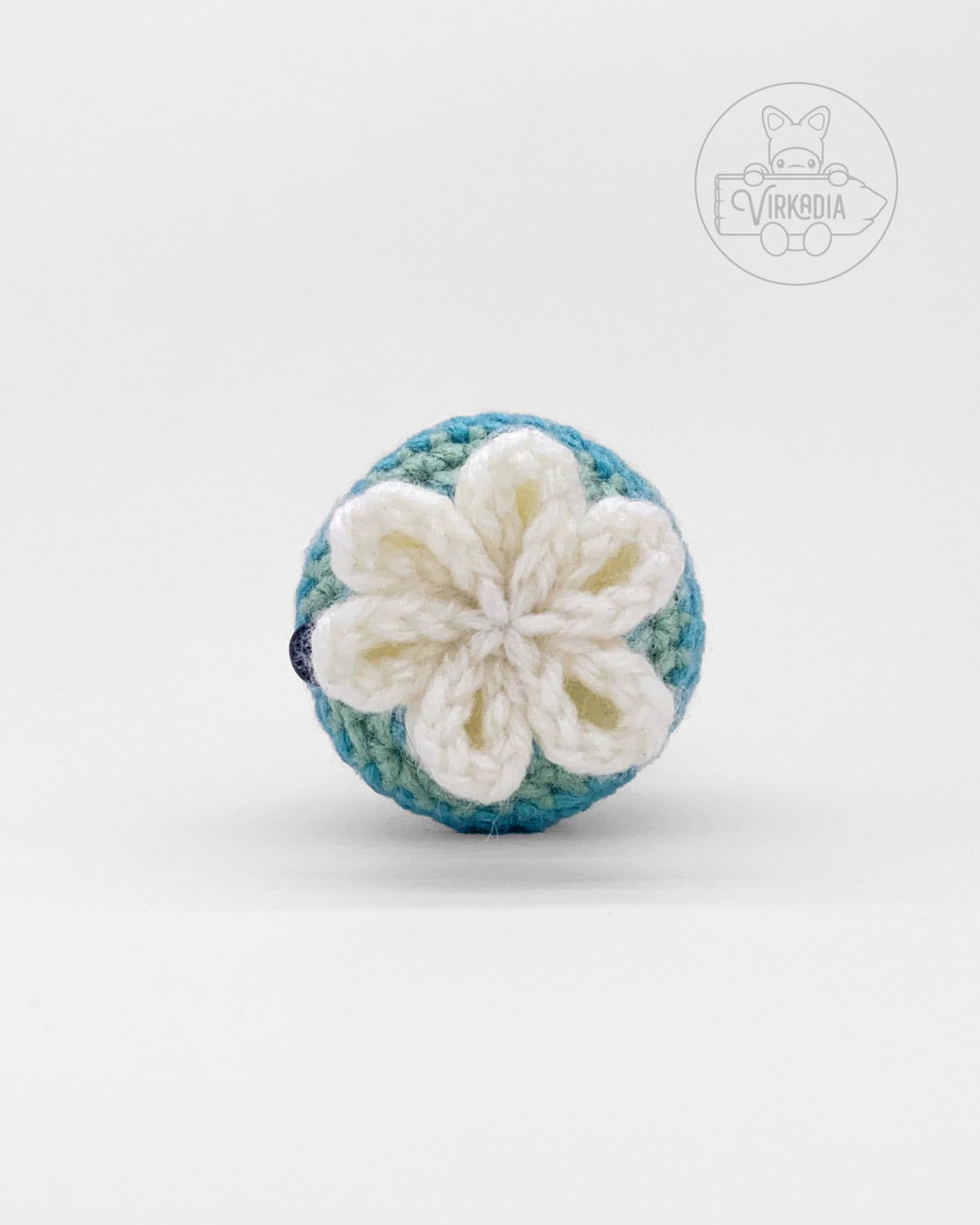 free amigurumi pattern tutorial of how the crochet candy should look after sewing the wrapper end closed