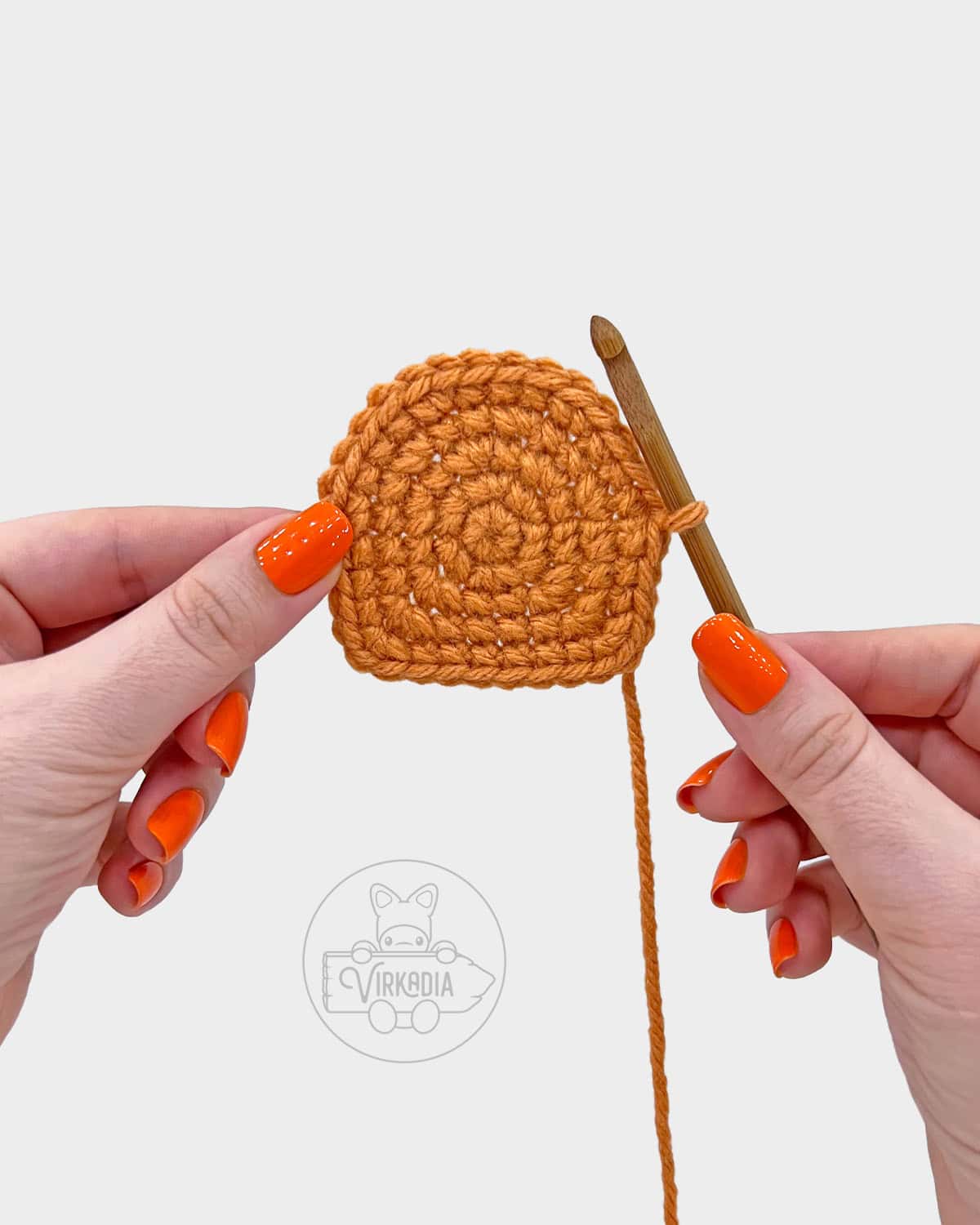 free amigurumi pattern tutorial of how the top of the head should look