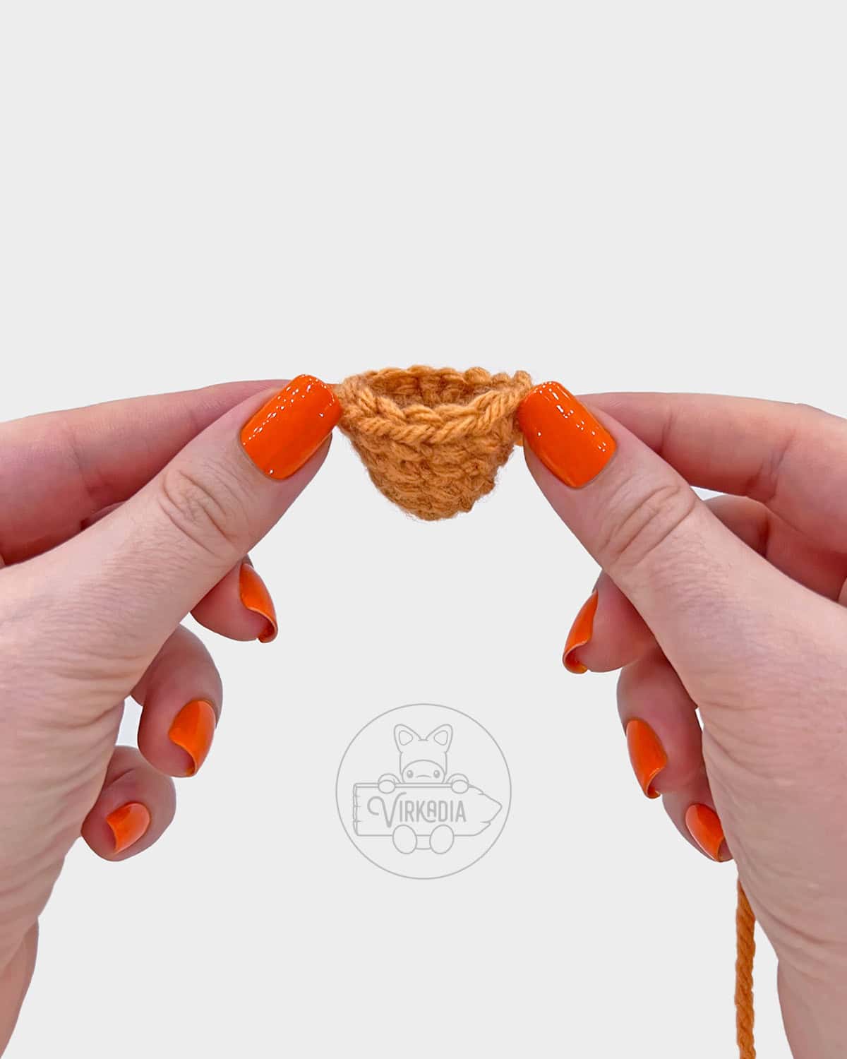 free amigurumi pattern tutorial of how the leg should look
