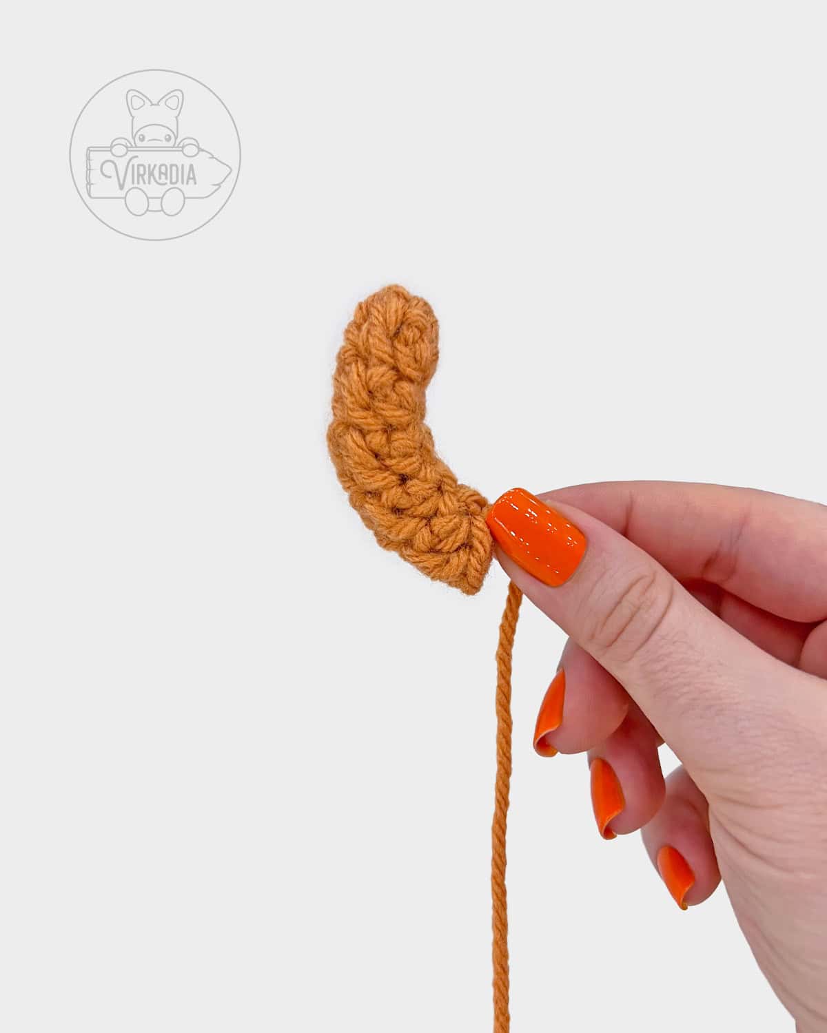 free amigurumi pattern tutorial of how the tail should look
