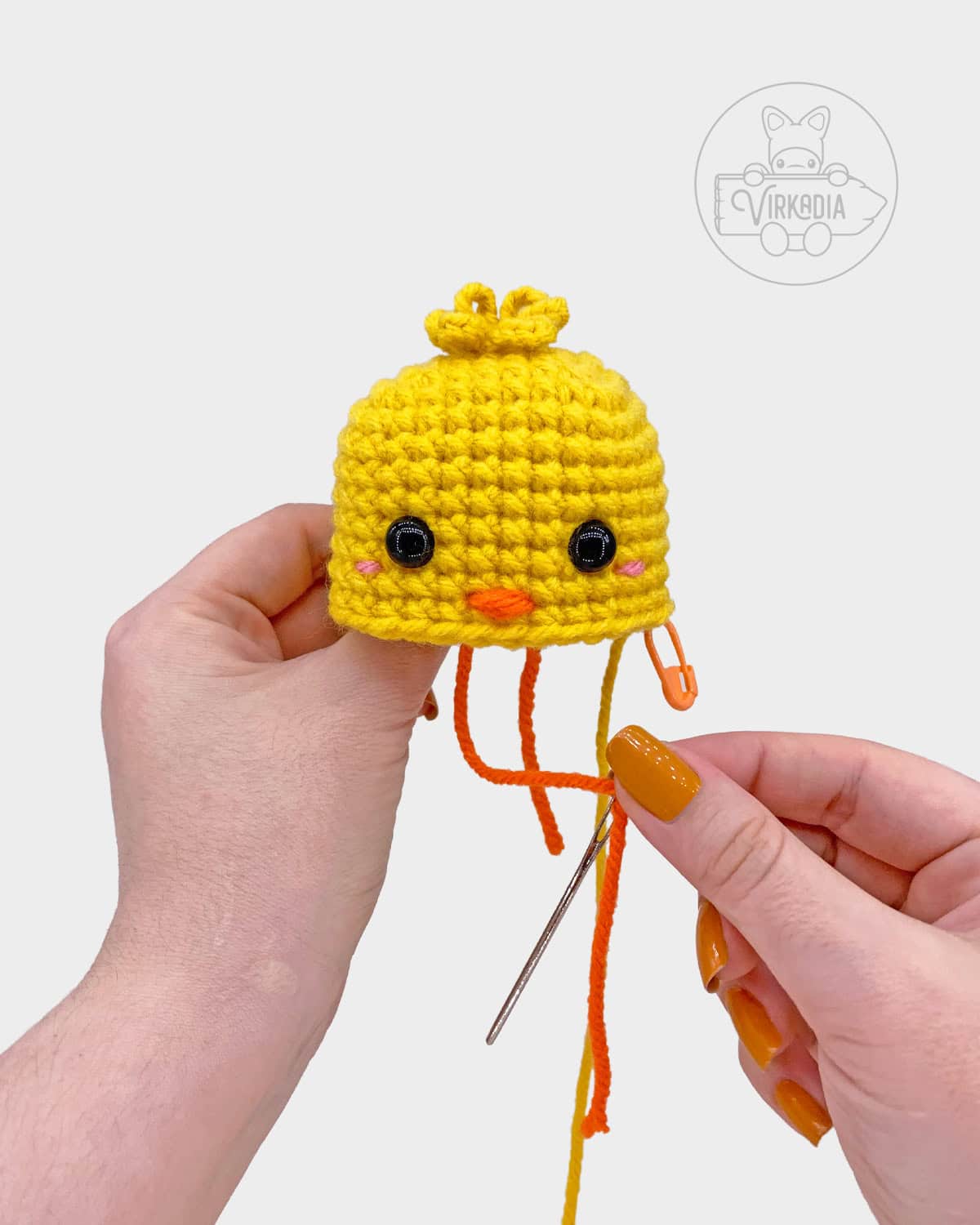 free crochet chick amigurumi pattern tutorial of where the face should be embroidered