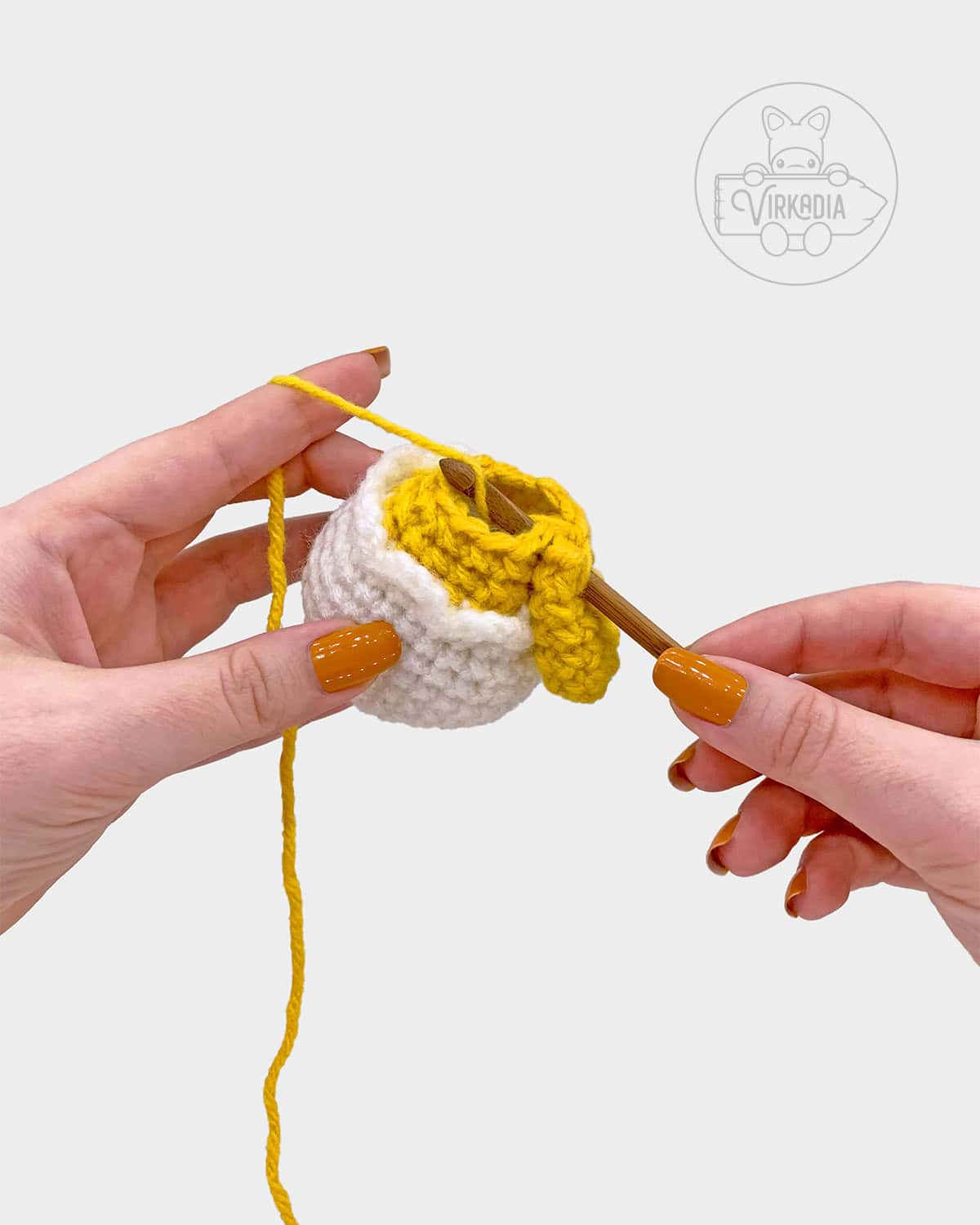 free amigurumi pattern tutorial of how to add the wings onto the body