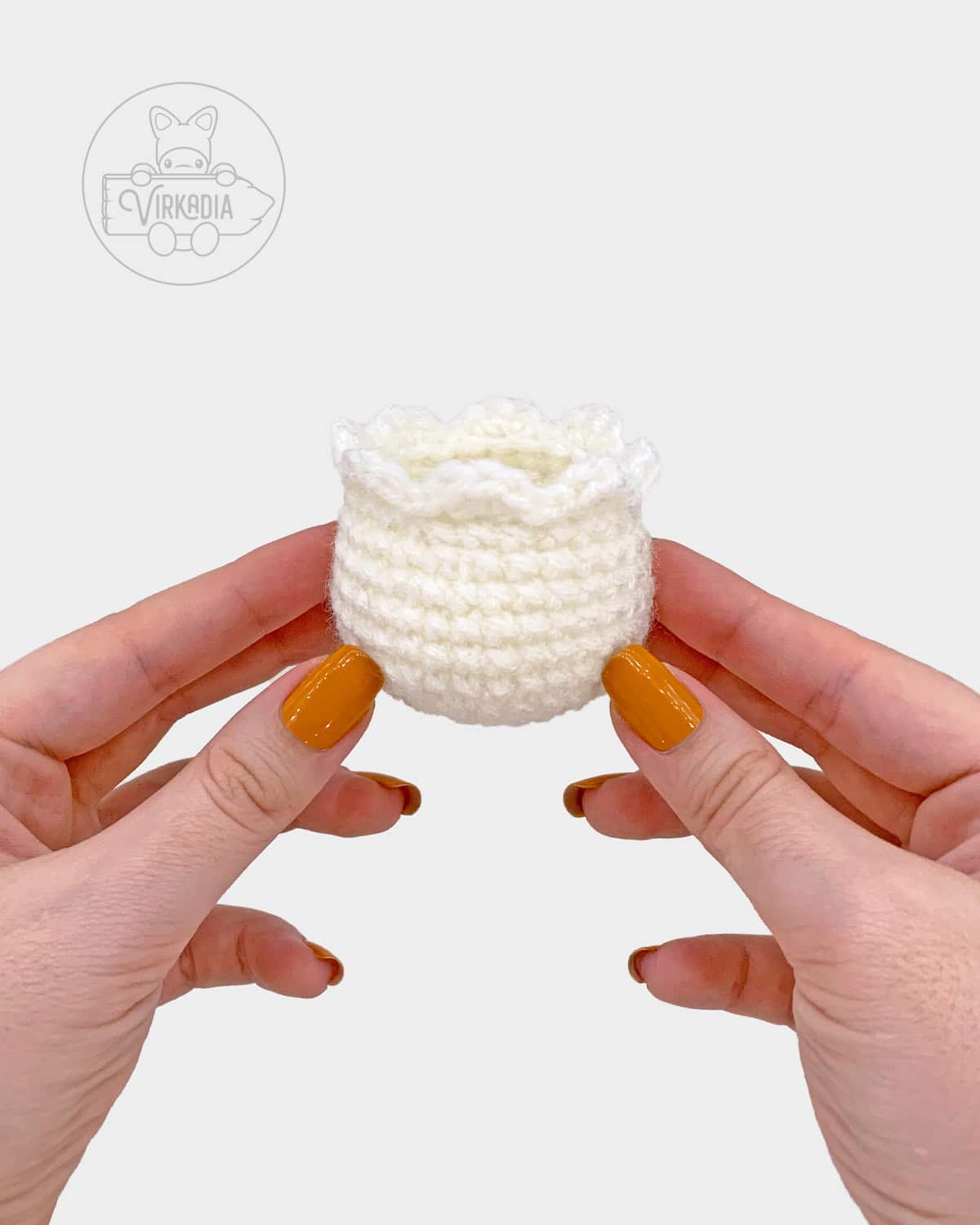 free amigurumi pattern tutorial of how the egg should look