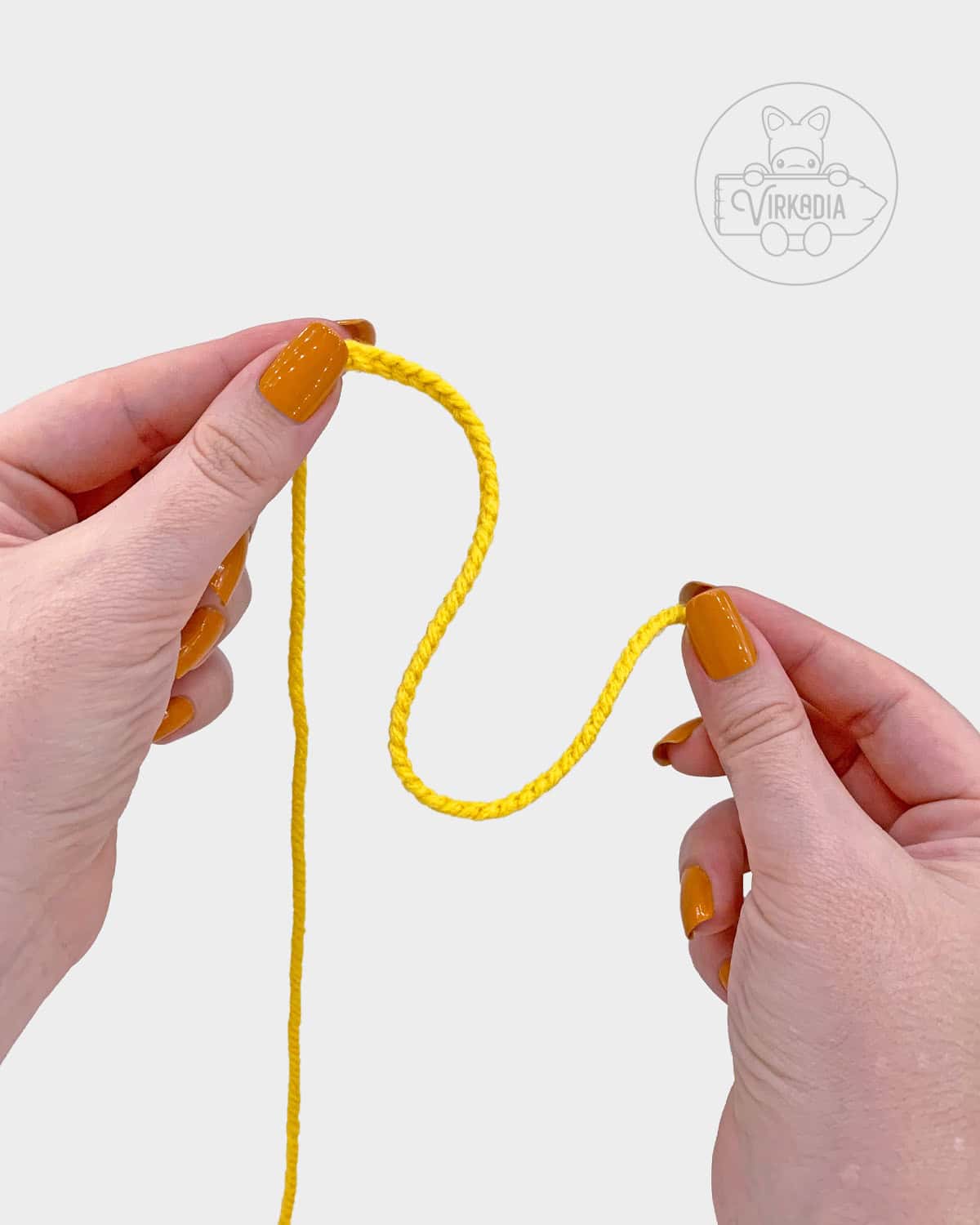 free amigurumi pattern tutorial of how the tuft chain should look before sewing it onto the head