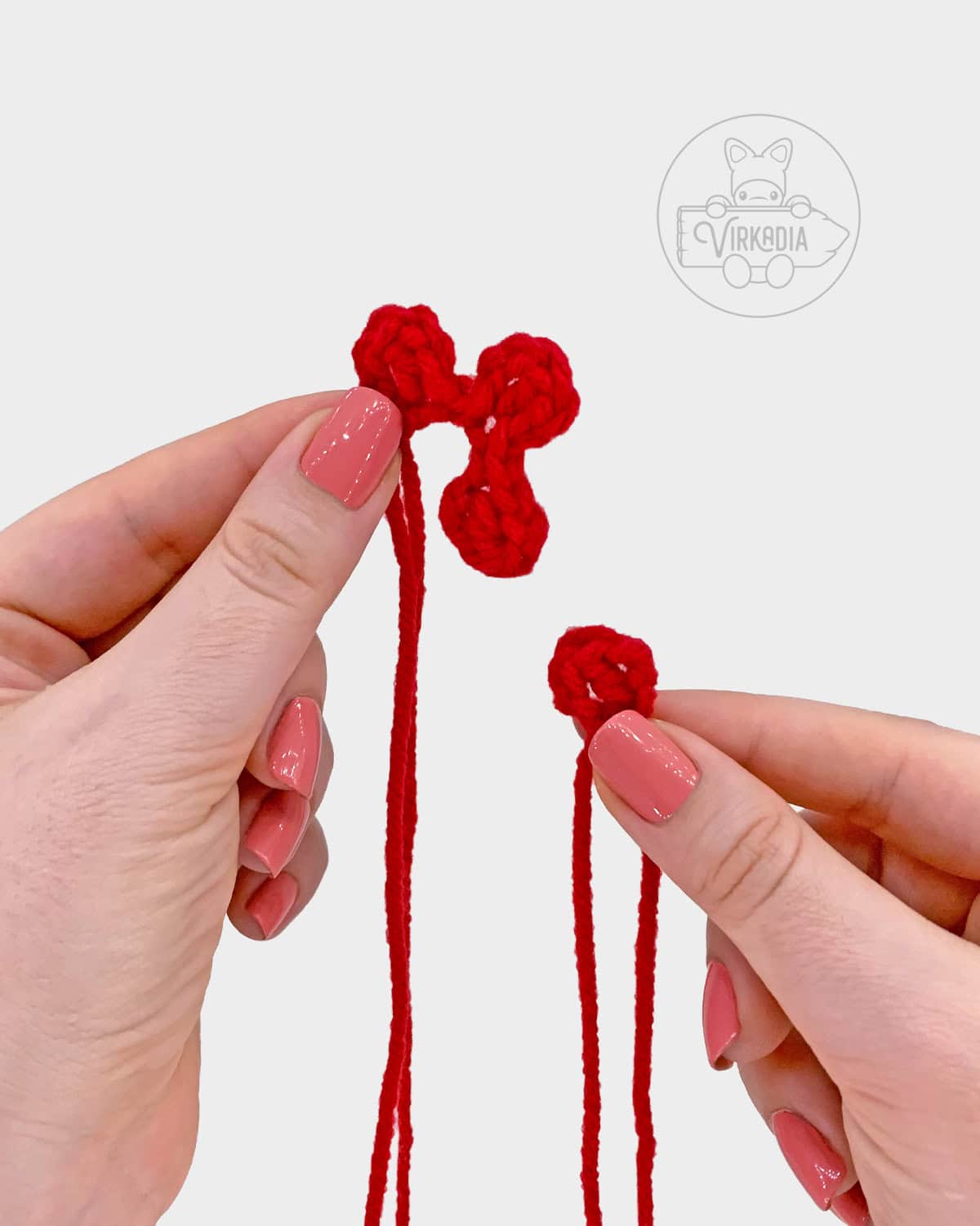 free amigurumi pattern tutorial of how the comb and wattle should look