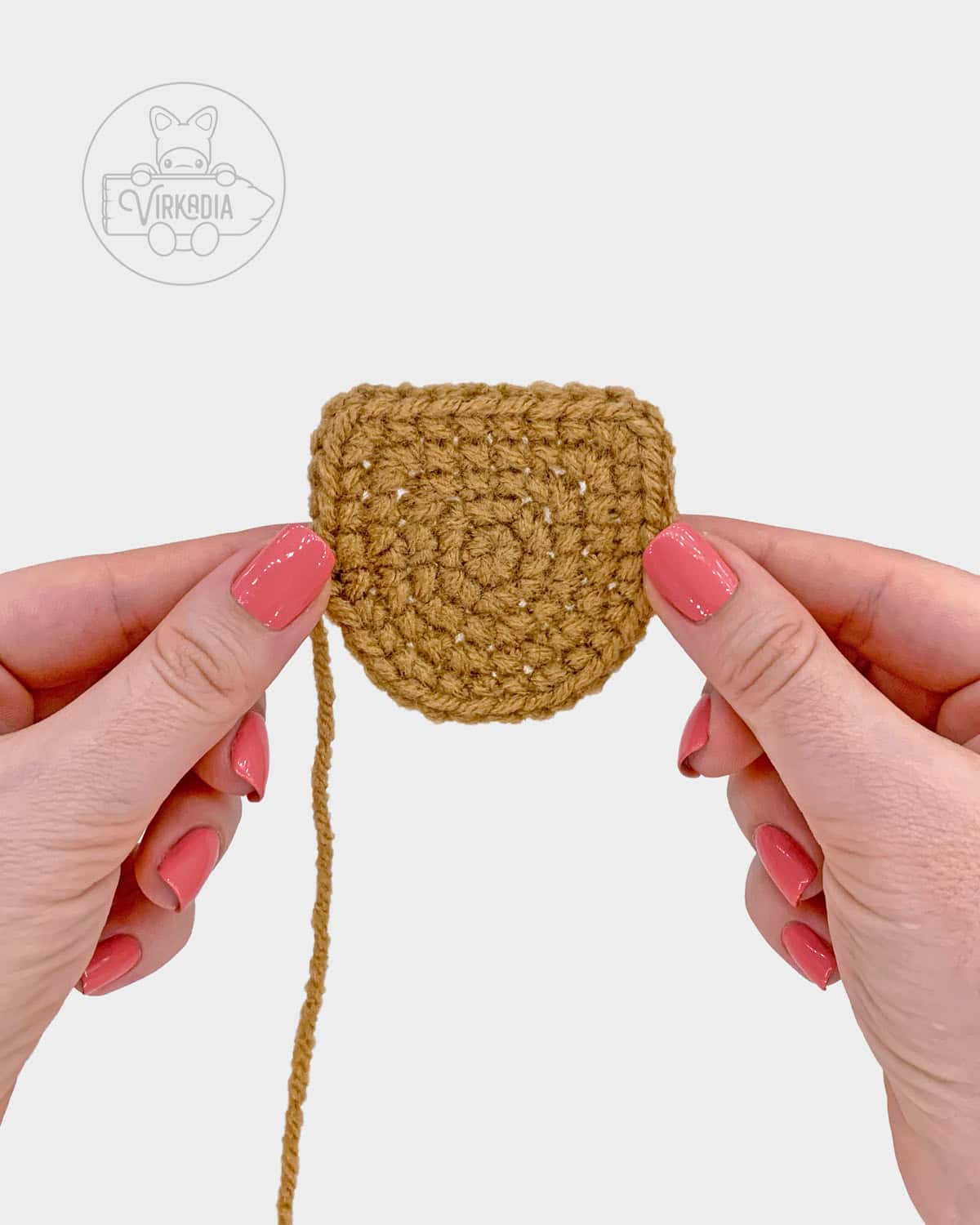 free amigurumi pattern tutorial of how the top of the head should look