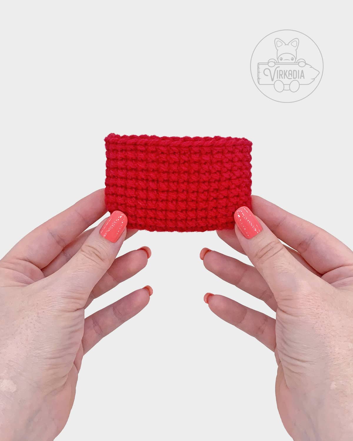 free amigurumi pattern tutorial of how the wrapper should look before adding the foil embellishment