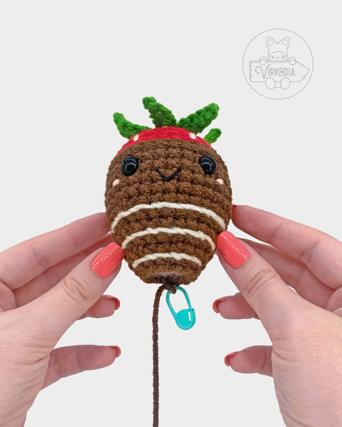 free crochet chocolate strawberry amigurumi pattern tutorial of how to embroider the decorative lines part two