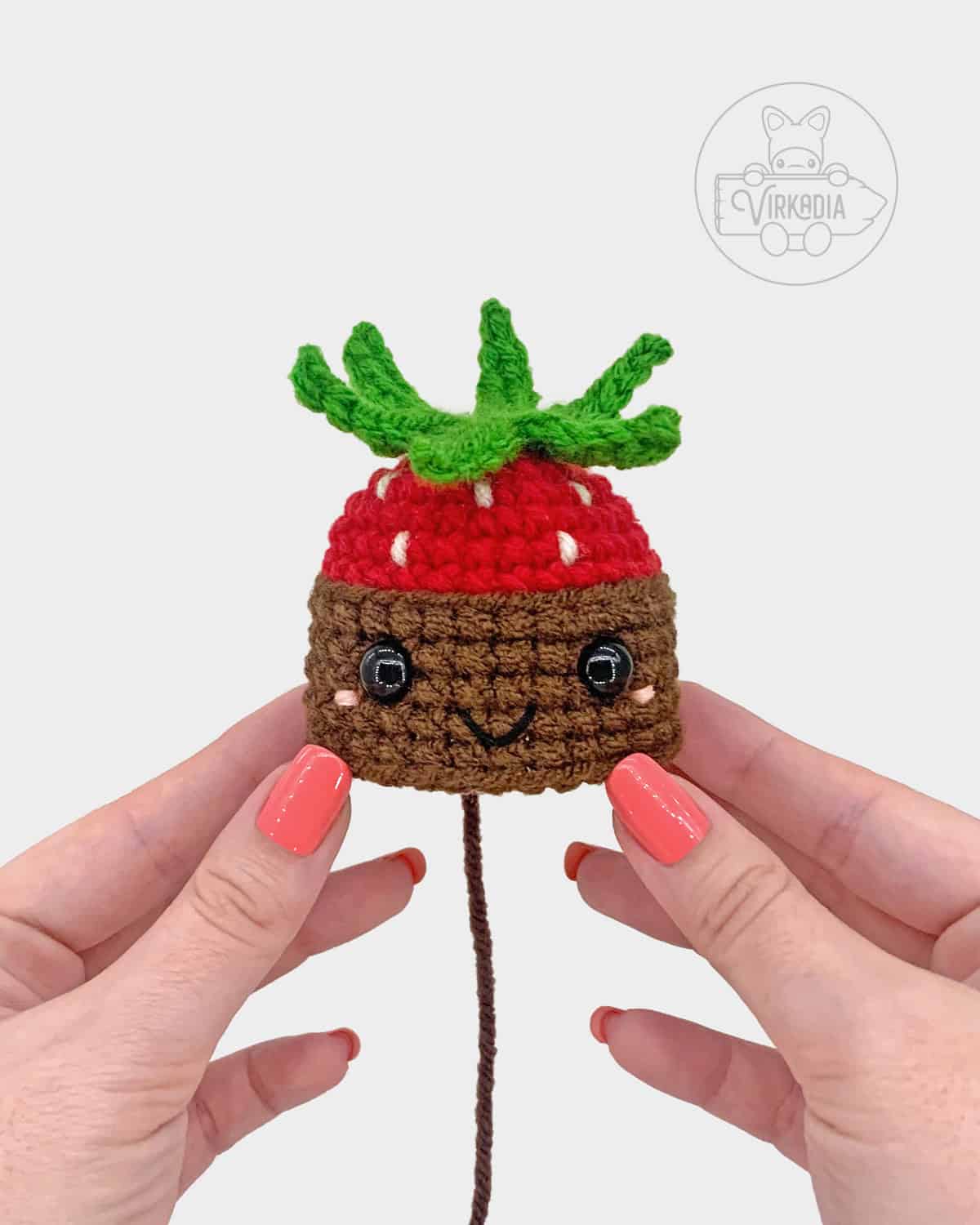 free crochet chocolate strawberry amigurumi pattern tutorial of where the face should be embroidered