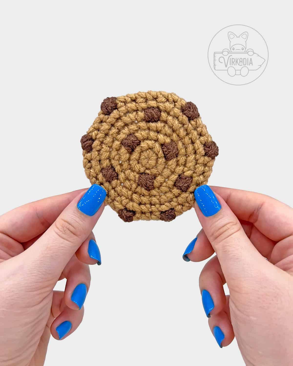 free crochet cookie ice cream sandwich amigurumi pattern tutorial of how the chocolate chips should look