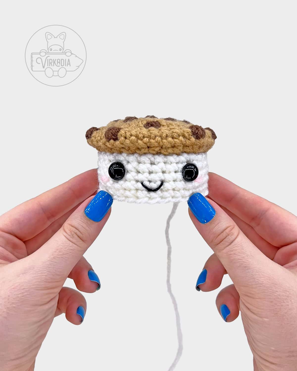 free crochet cookie ice cream sandwich amigurumi pattern tutorial of how the face should look