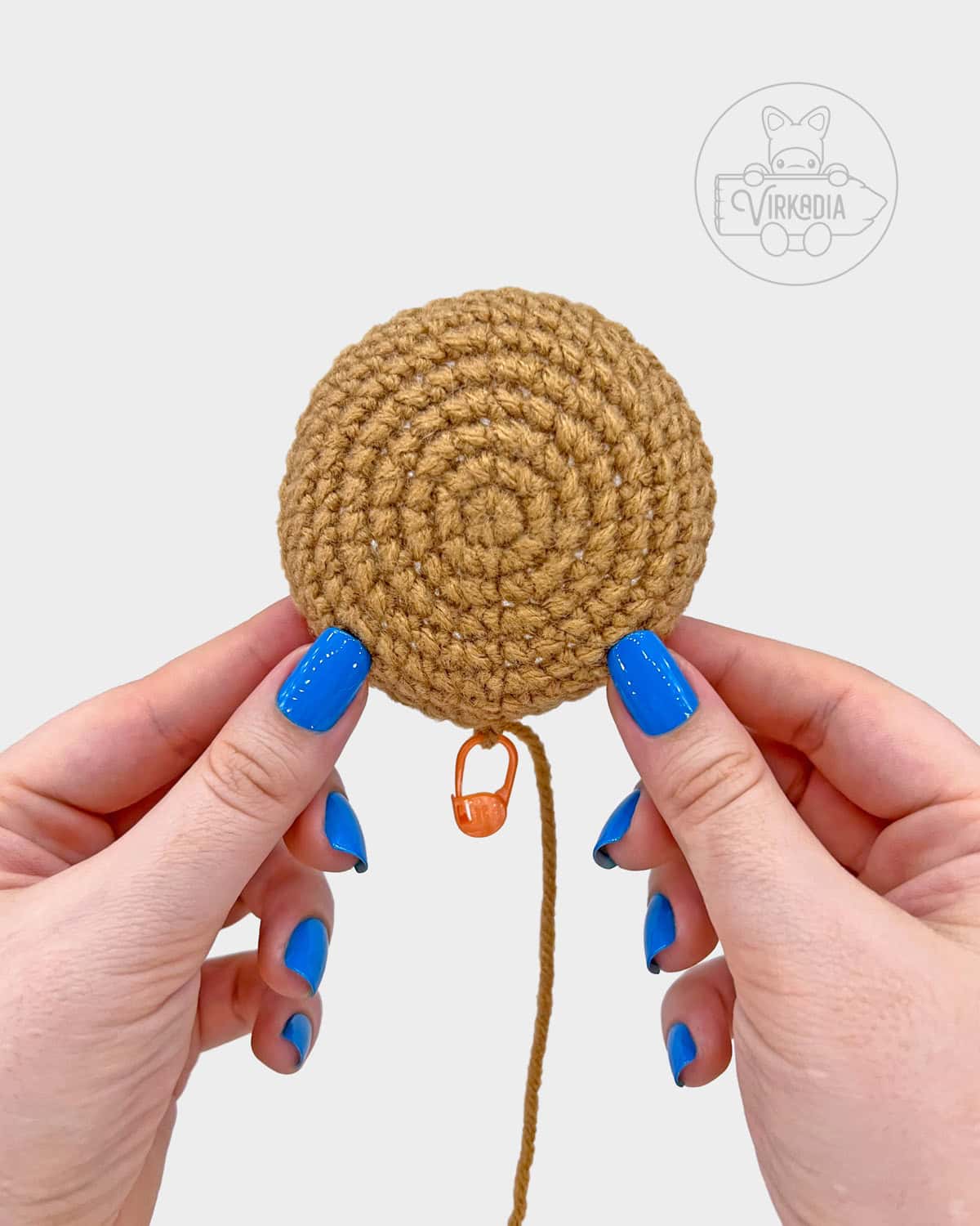 free amigurumi pattern tutorial of how the top should look