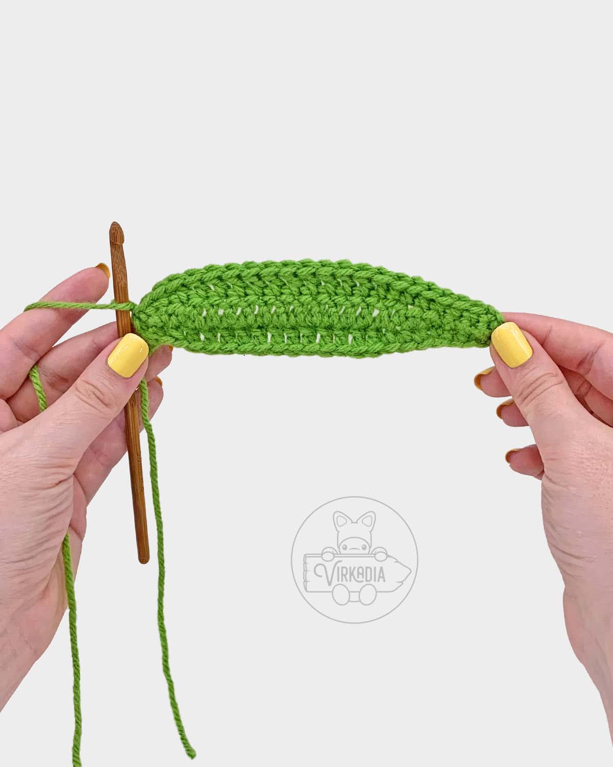 free amigurumi pattern tutorial of what the husk leaf should look like