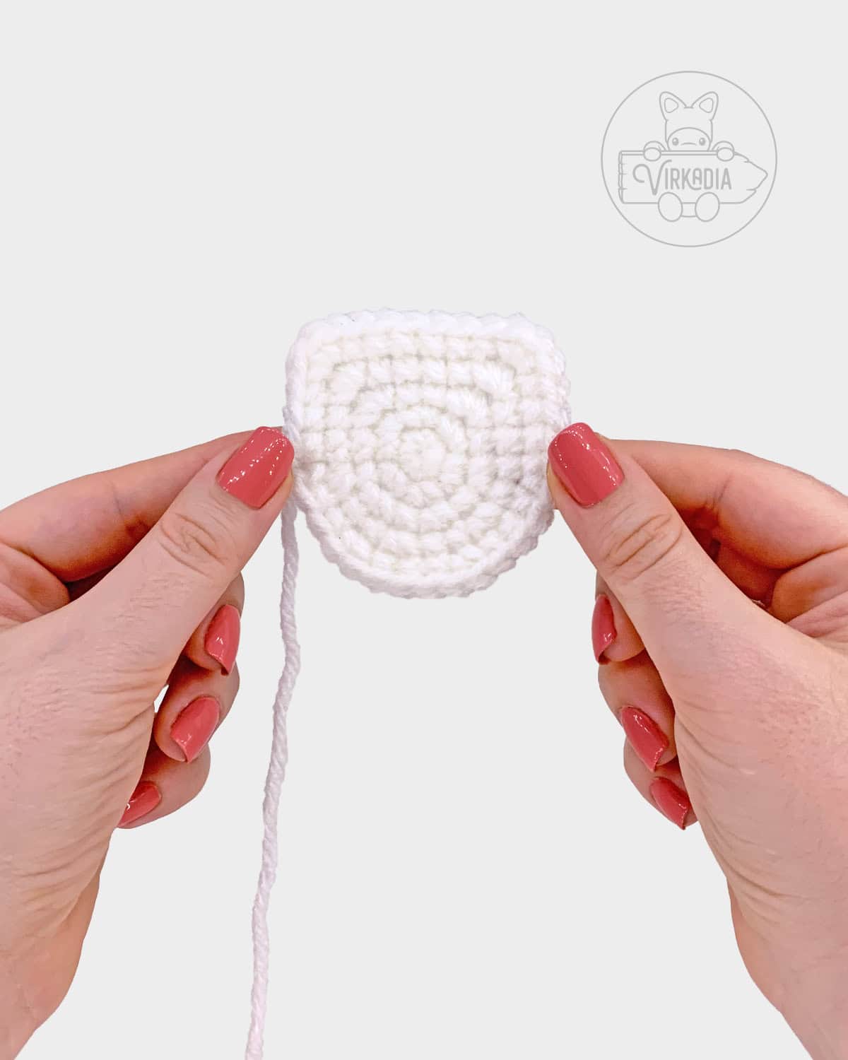 free amigurumi pattern tutorial of how the top of the head should look