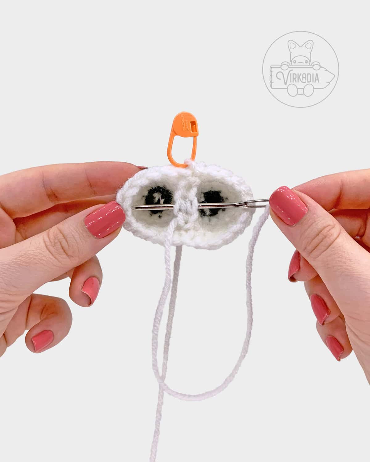 free amigurumi pattern tutorial of how to sew the legs together