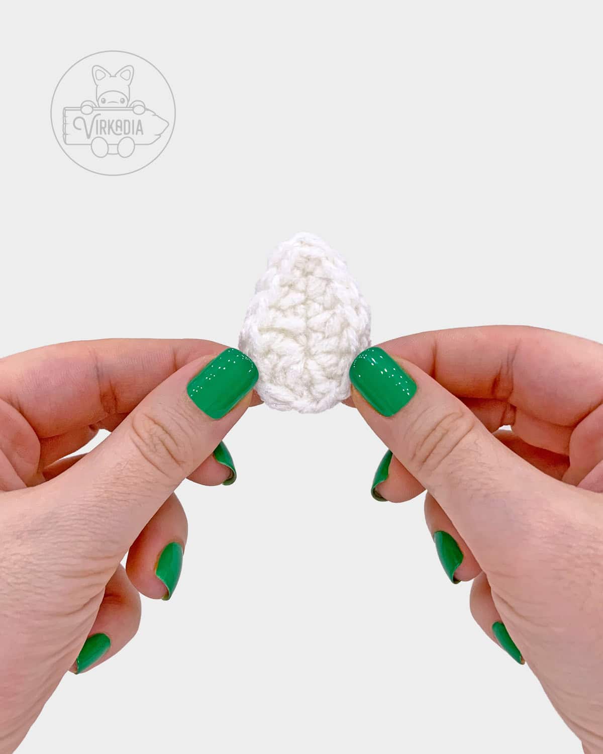 free crochet daffodil amigurumi pattern tutorial demonstration of how the petals should look
