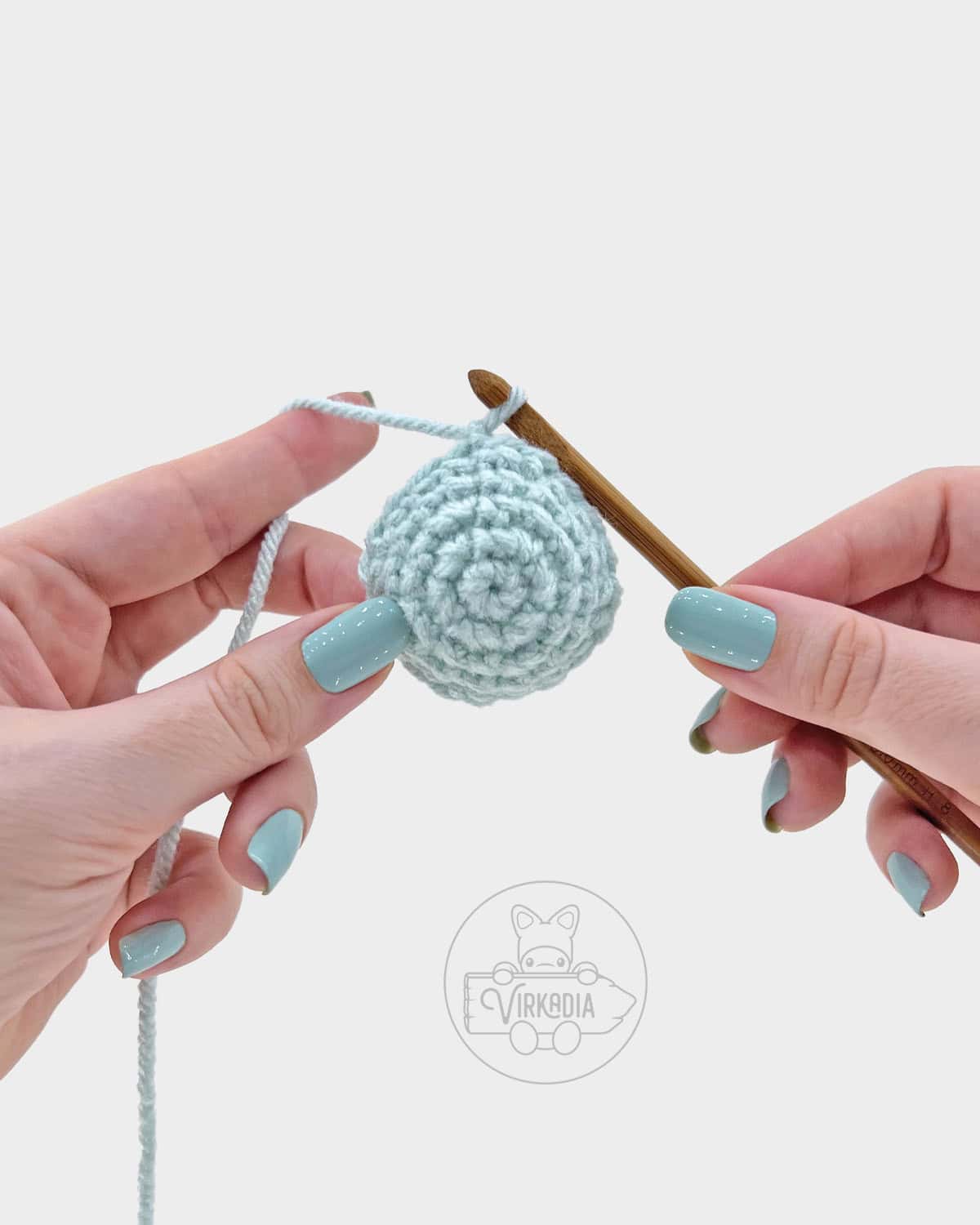 free amigurumi tutorial of how the first 5 rounds should look